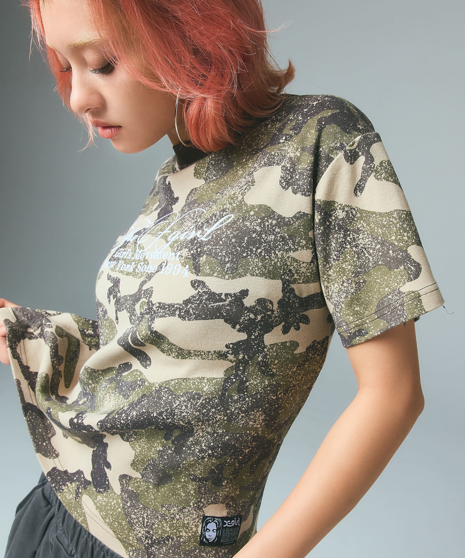 FADED CURSIVE SCRIPT LOGO CAMO S/S TEE