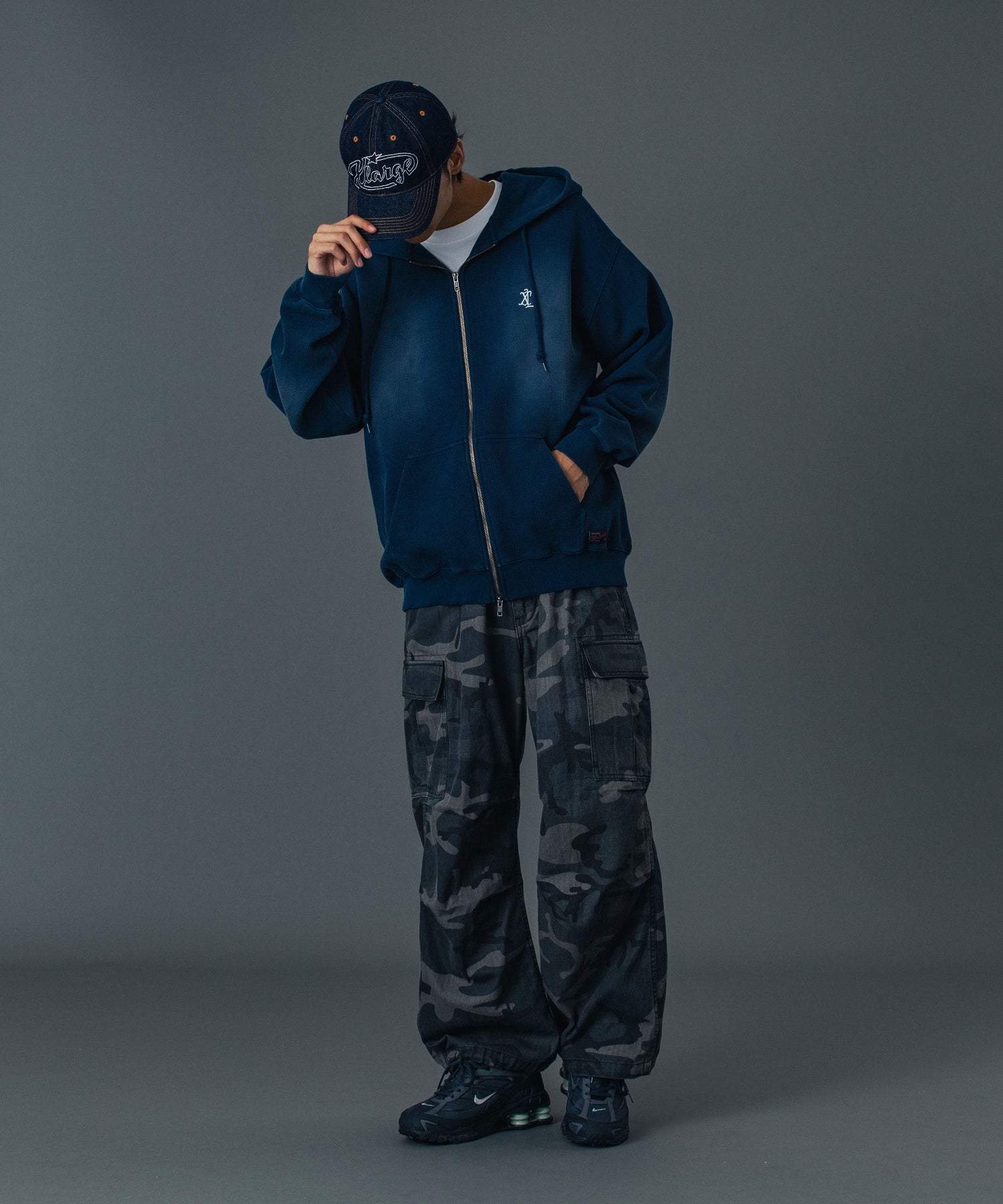 FADED WAFFLE ZIP UP HOODED SWEATSHIRT