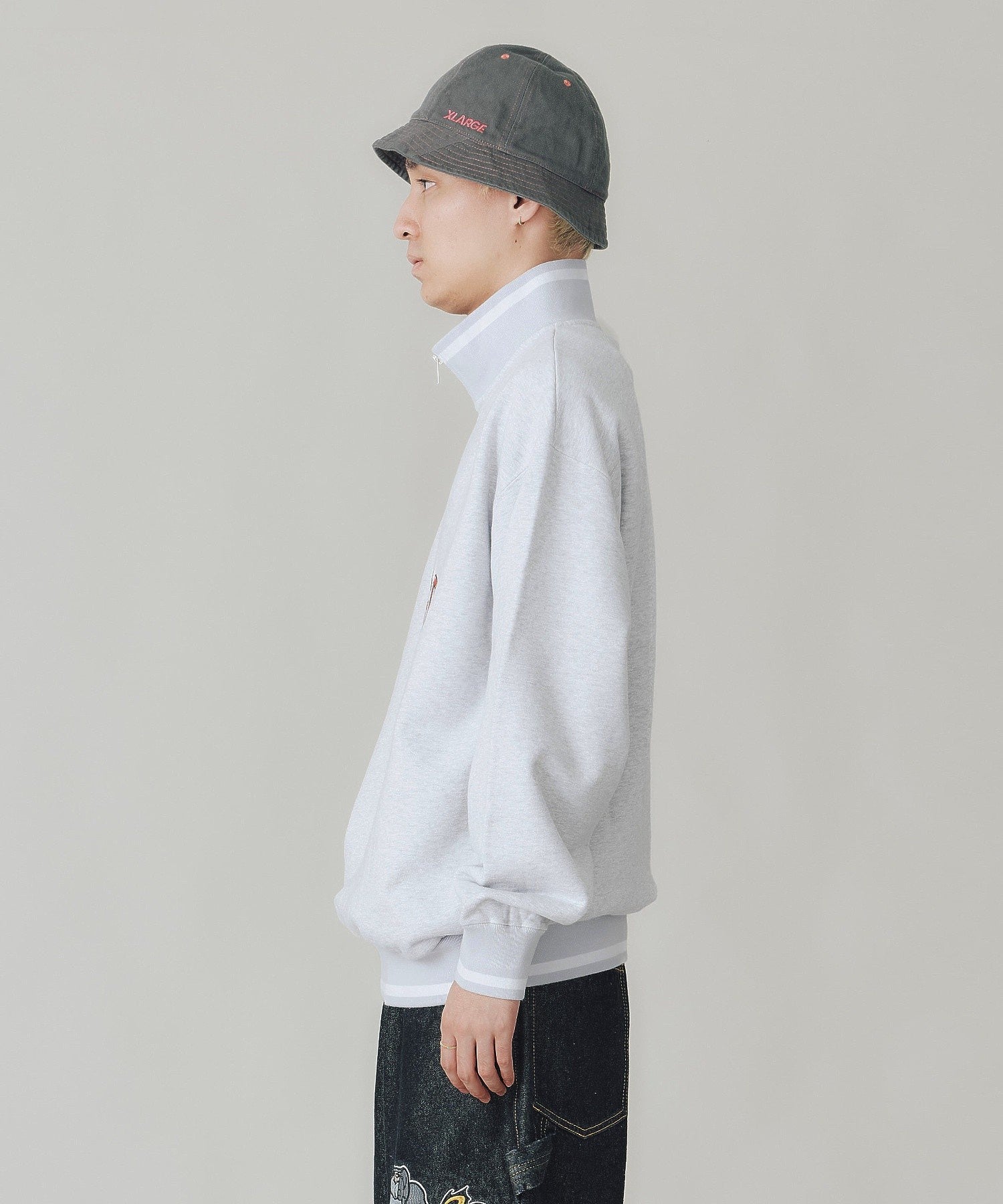 STRIPED RIB HALF ZIP SWEATSHIRT