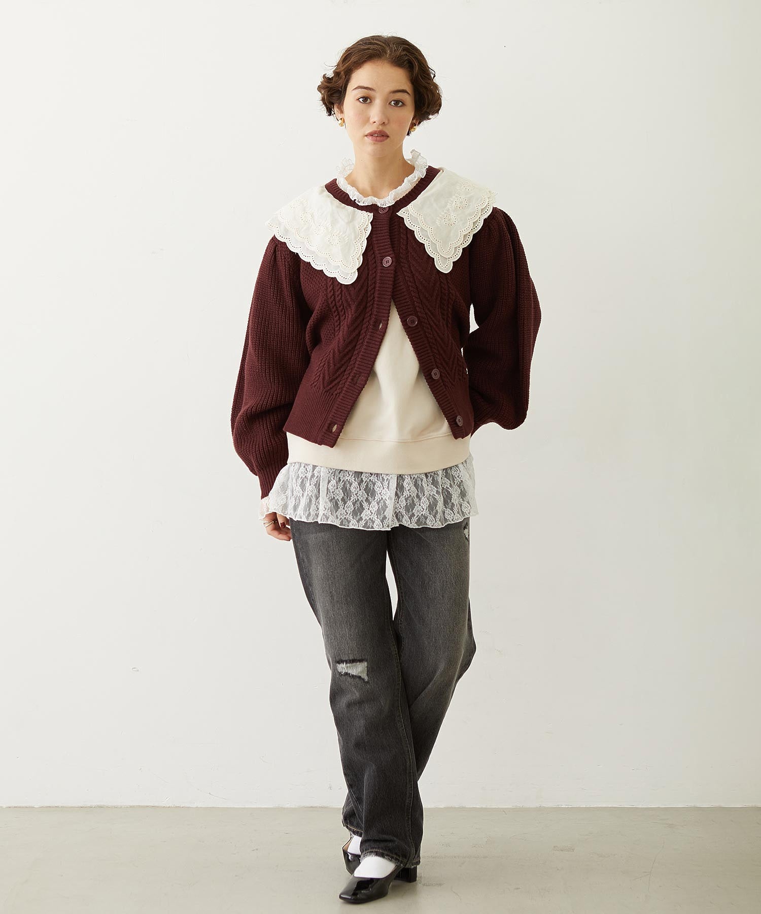 LACE COLLAR KNIT TOP