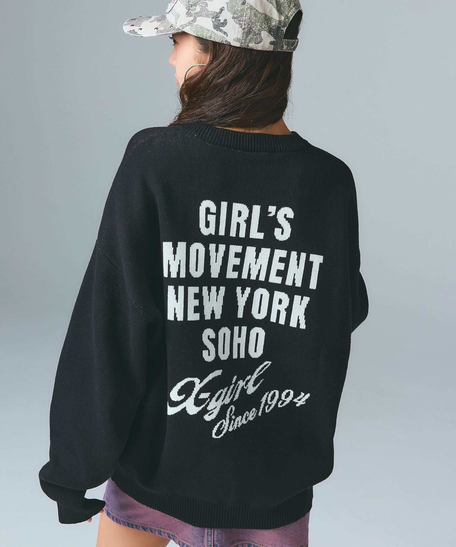 CURSIVE LOGO AND FACE JACQUARD KNIT TOP