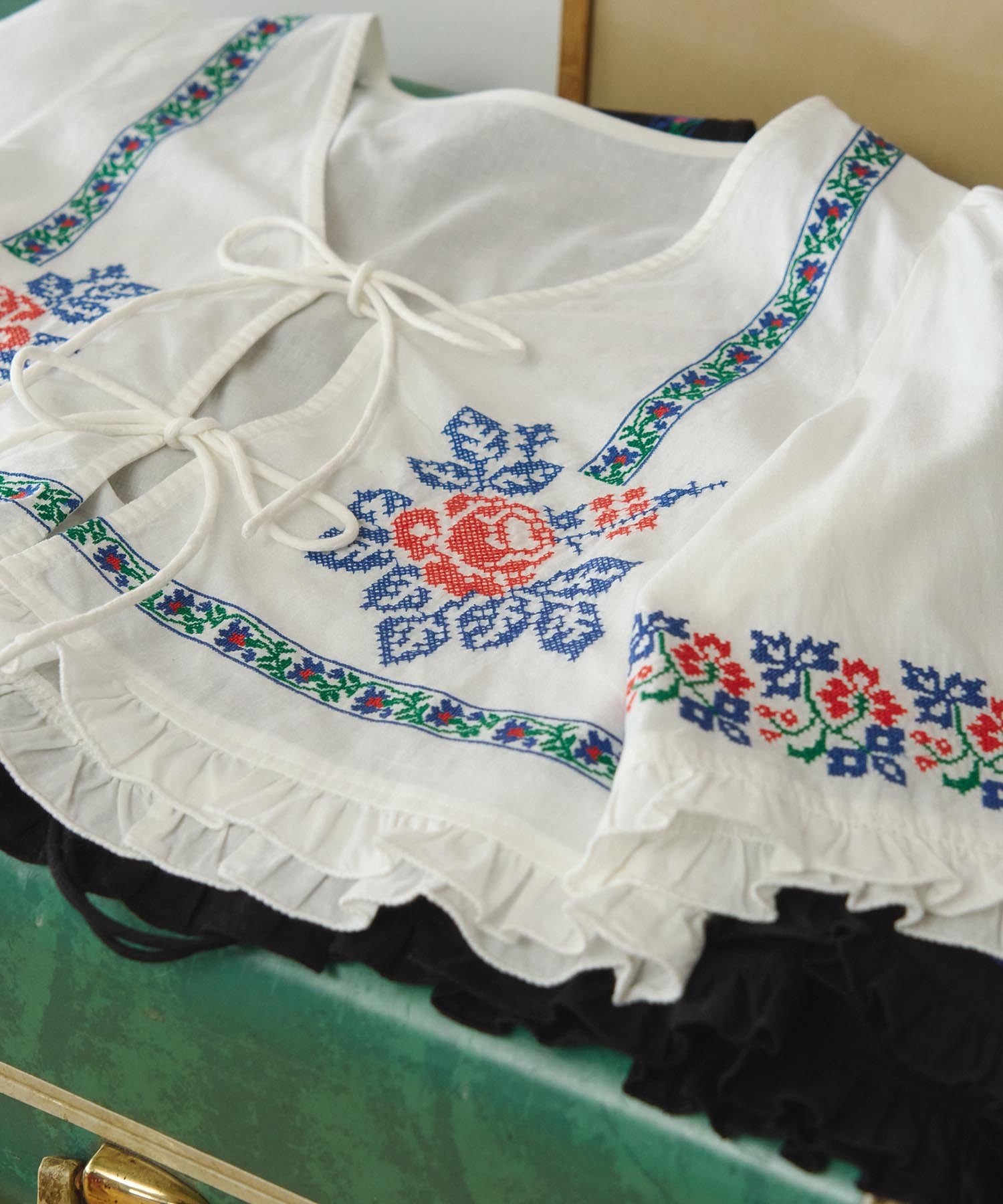EMBROIDERY RIBBON BLOUSE