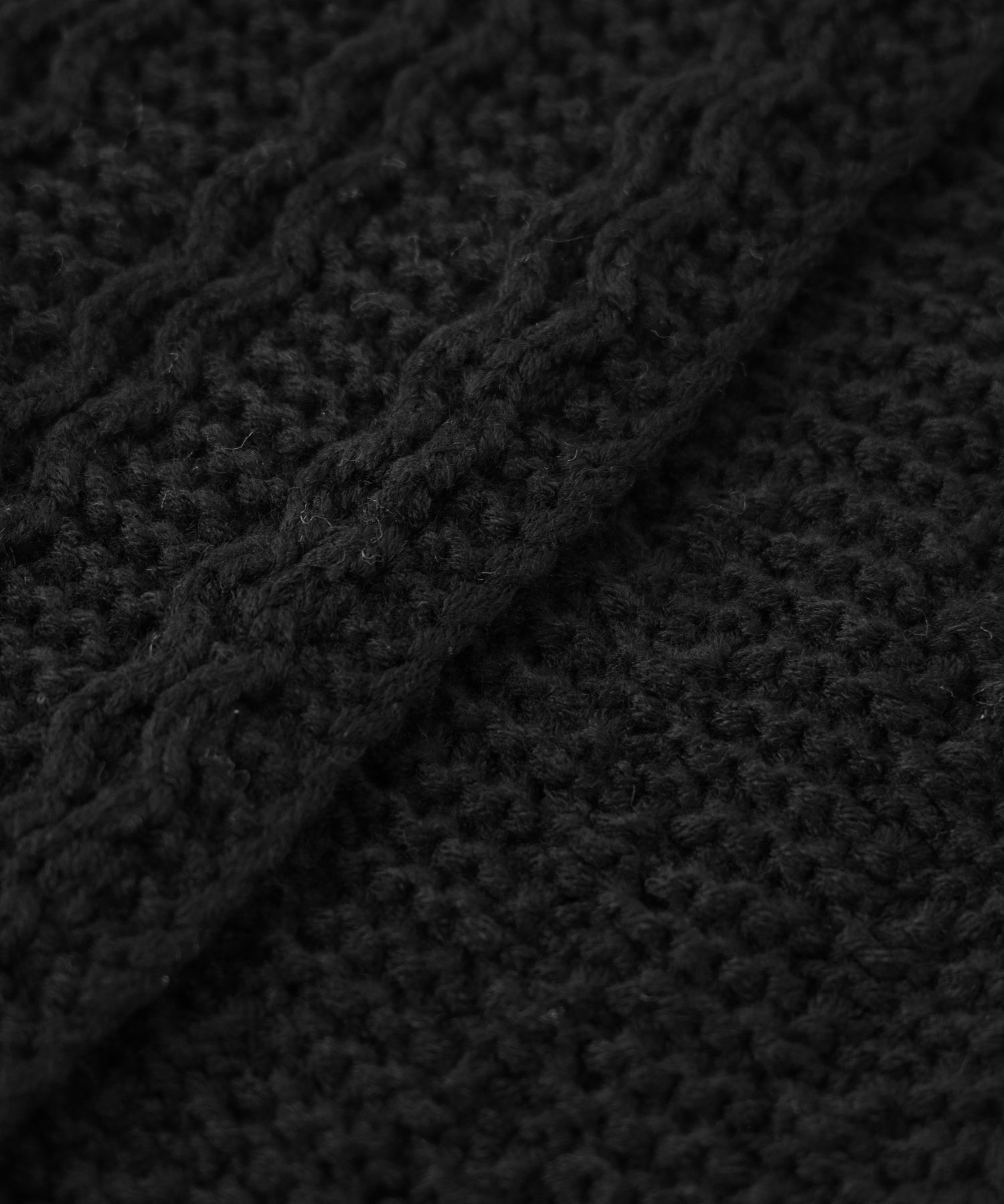 RUBBER PATCH KNIT SCARF