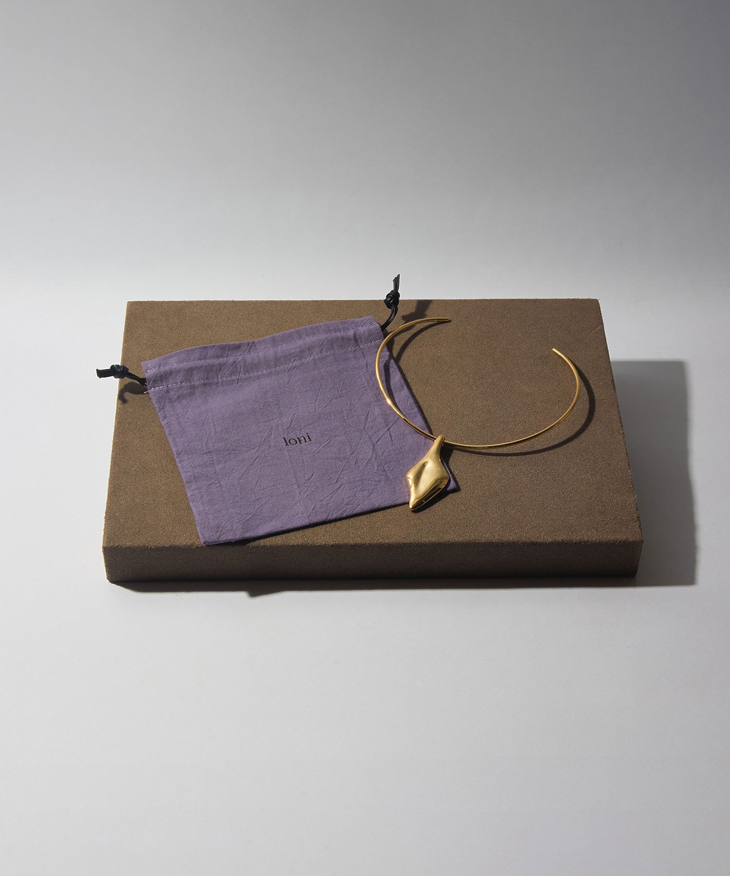 loni/LEAF PLATE CHOKER
