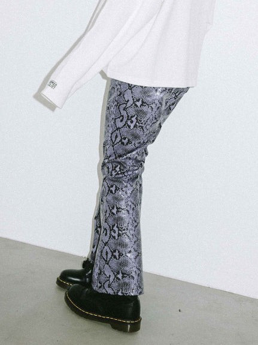 SNAKE PATTERN FLARE PANTS X-girl