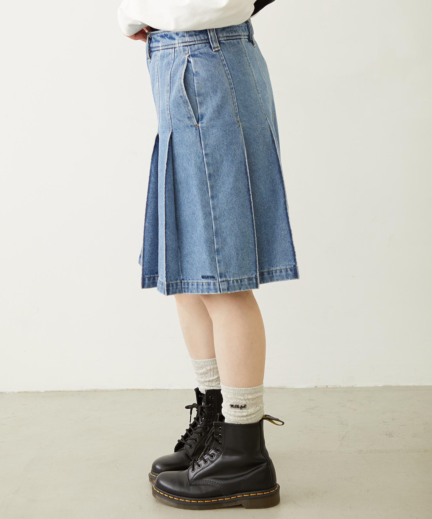 PLEATED DENIM SKIRT