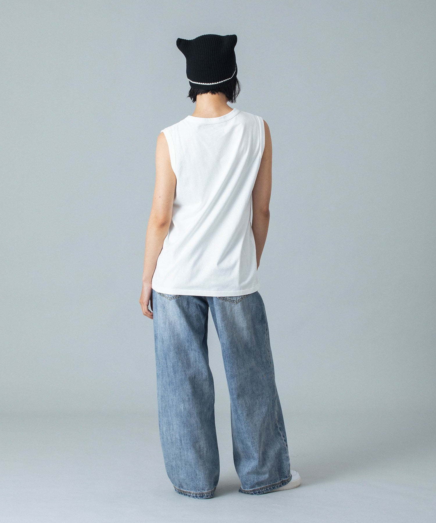 OVAL LOGO TANK TOP