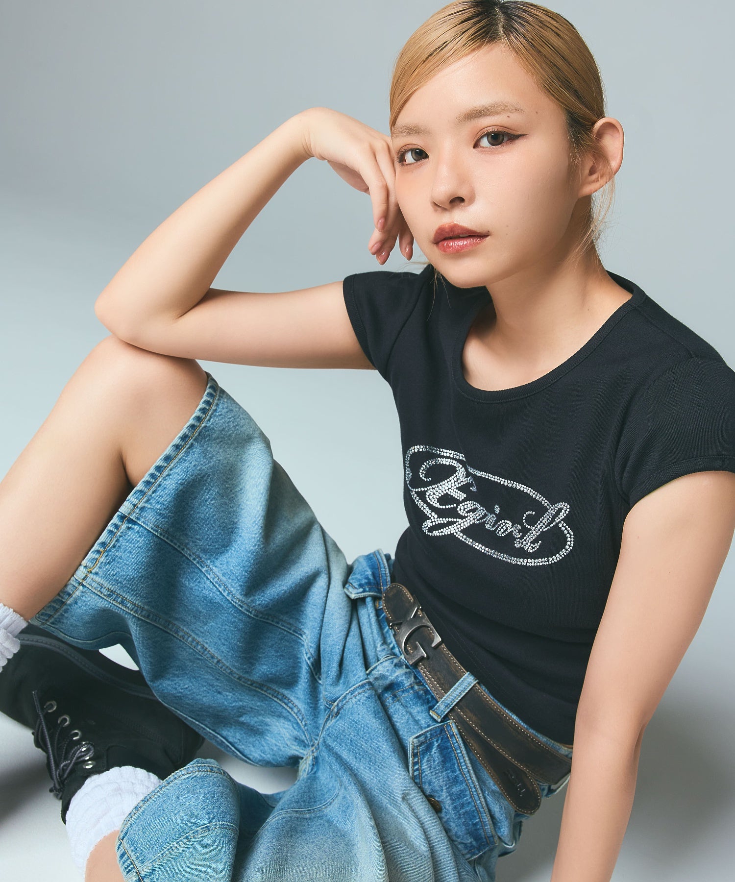 XG EMBLEM CLASP FAUX LEATHER BELT