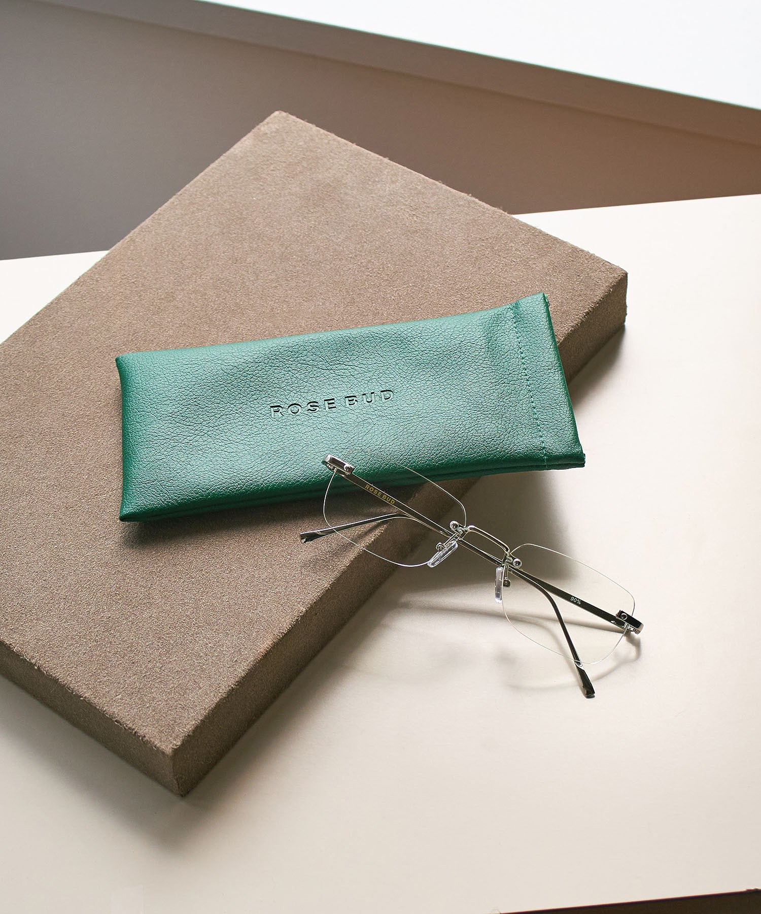 RIMLESS GLASSES