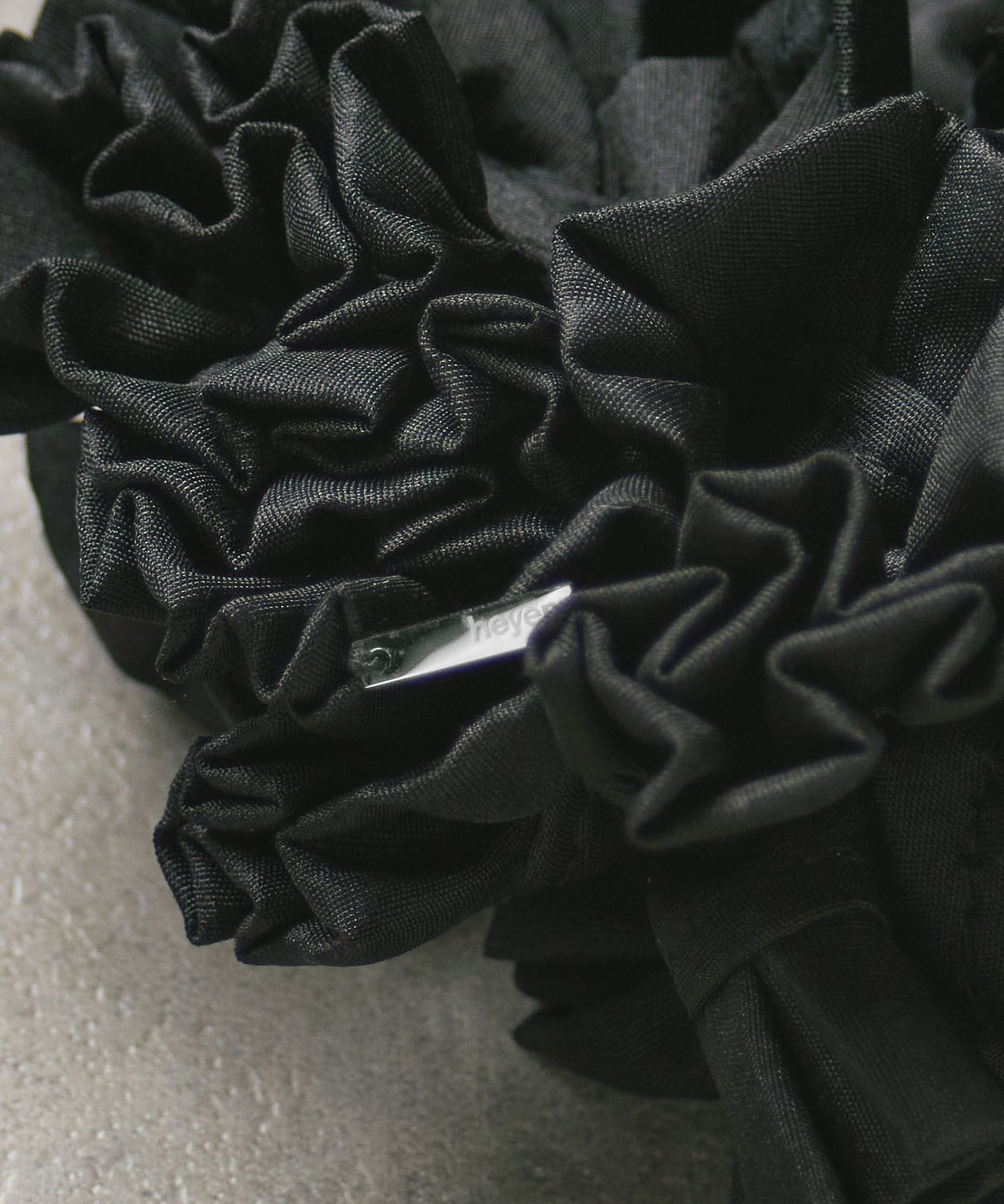 heyep/Ruffled Silk Scrunchie