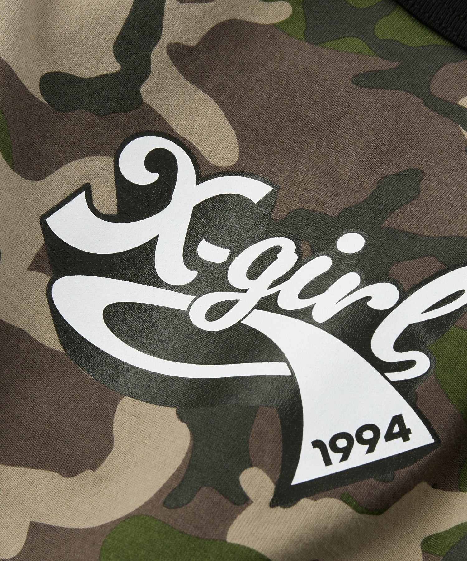 CURSIVE LOGO CAMO S/S BABY TEE