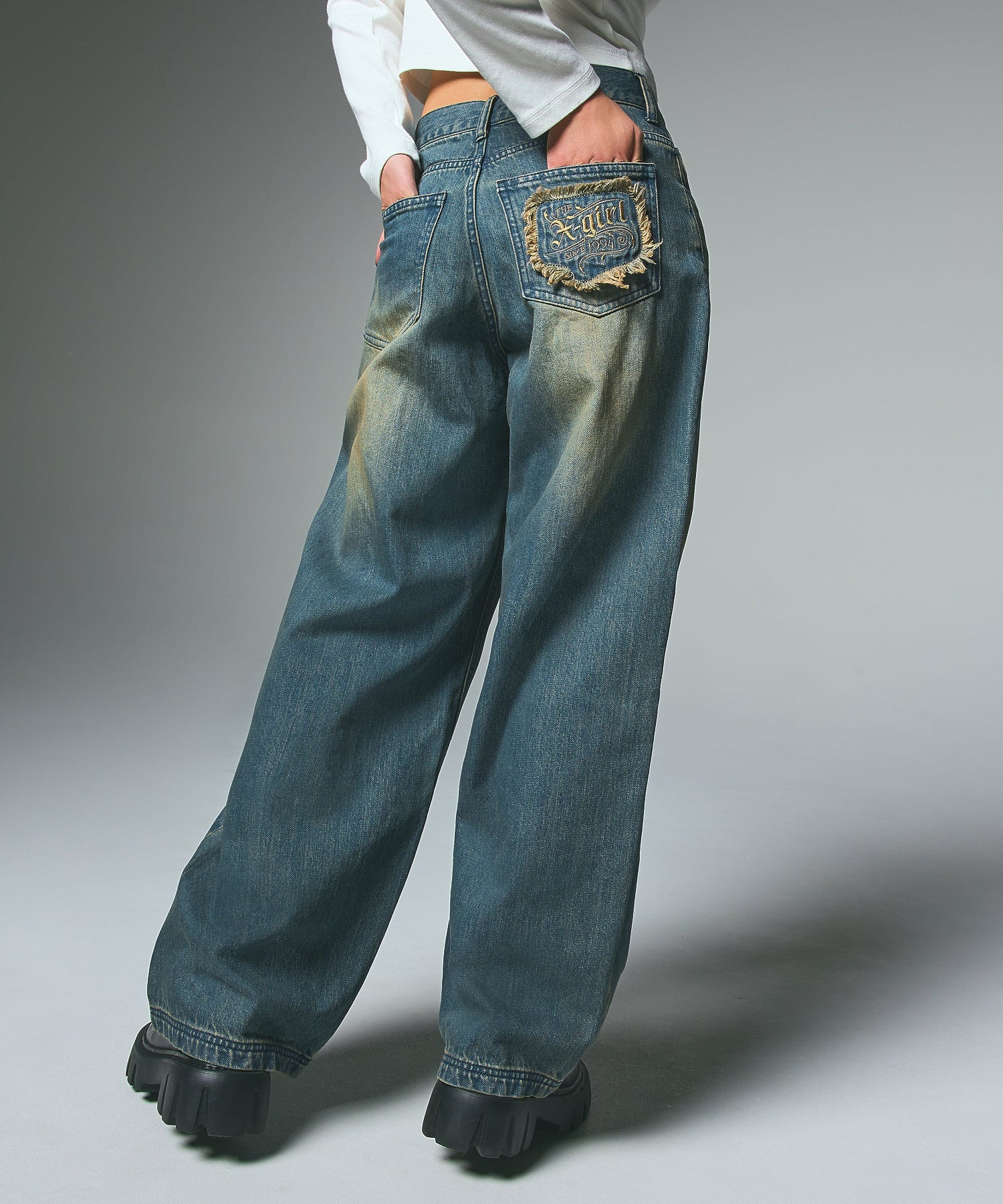 LOGO POCKET LOOSE DENIM PANTS