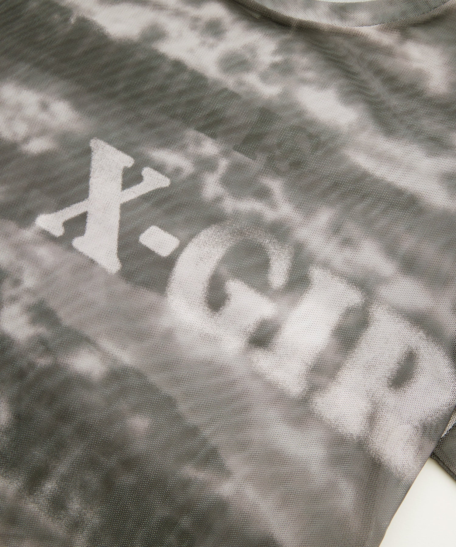 TYPOGRAPHY AND MARBLE MESH TOP