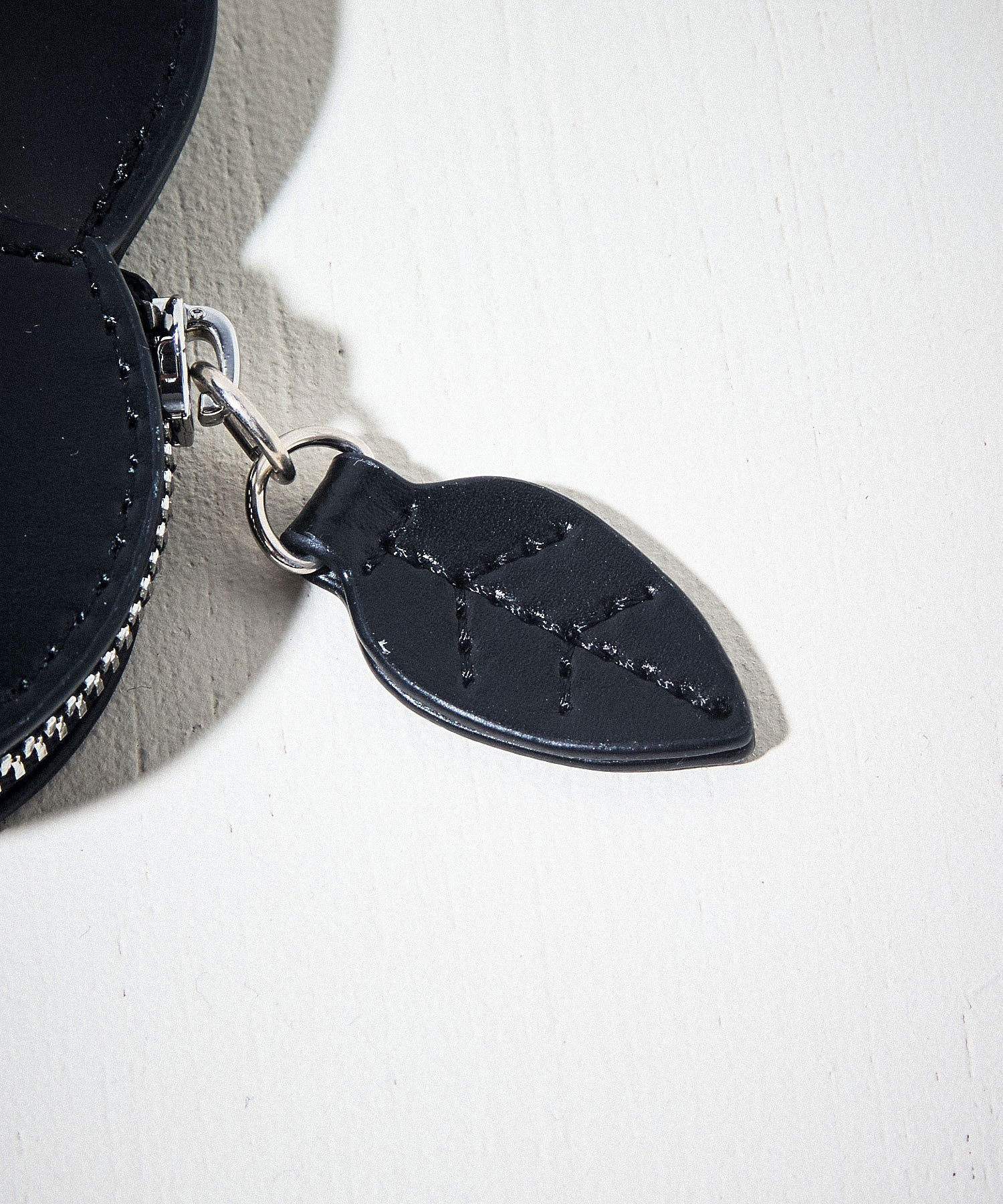 YAHKI/APPLE COIN CASE