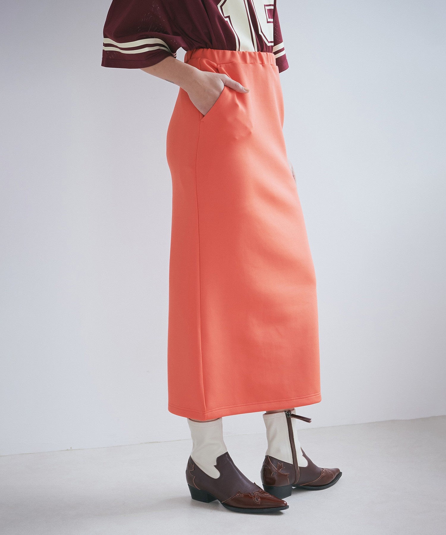 カットタイトスカート