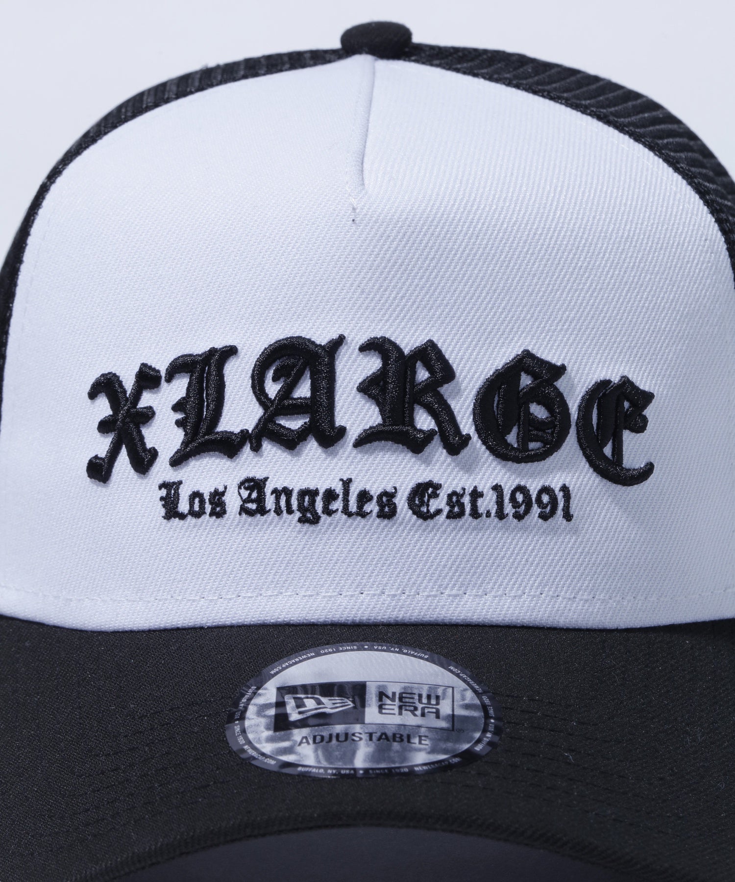 XLARGE×NEW ERA OLD ENGLISH LOGO MESH SNAPBACK CAP