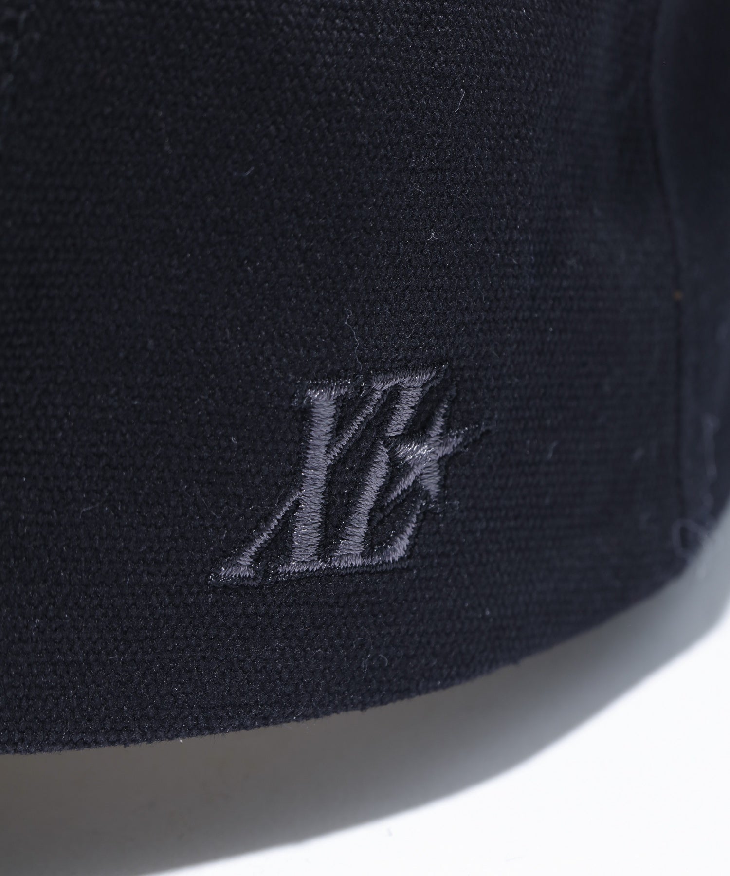 EMBOSSED LOGO CAP