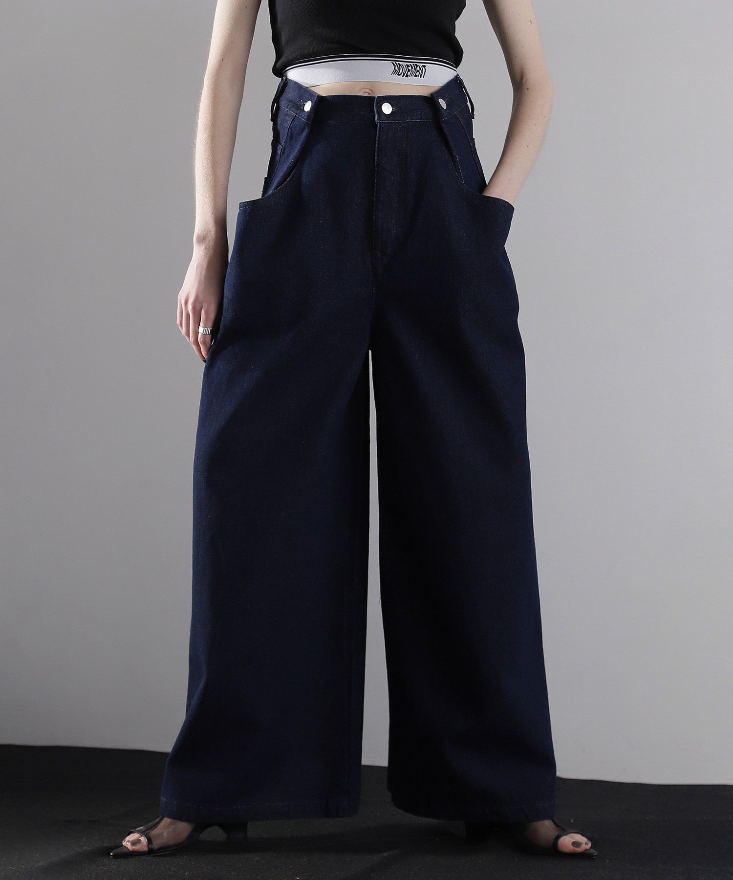 サスペンダータックワイドパンツ