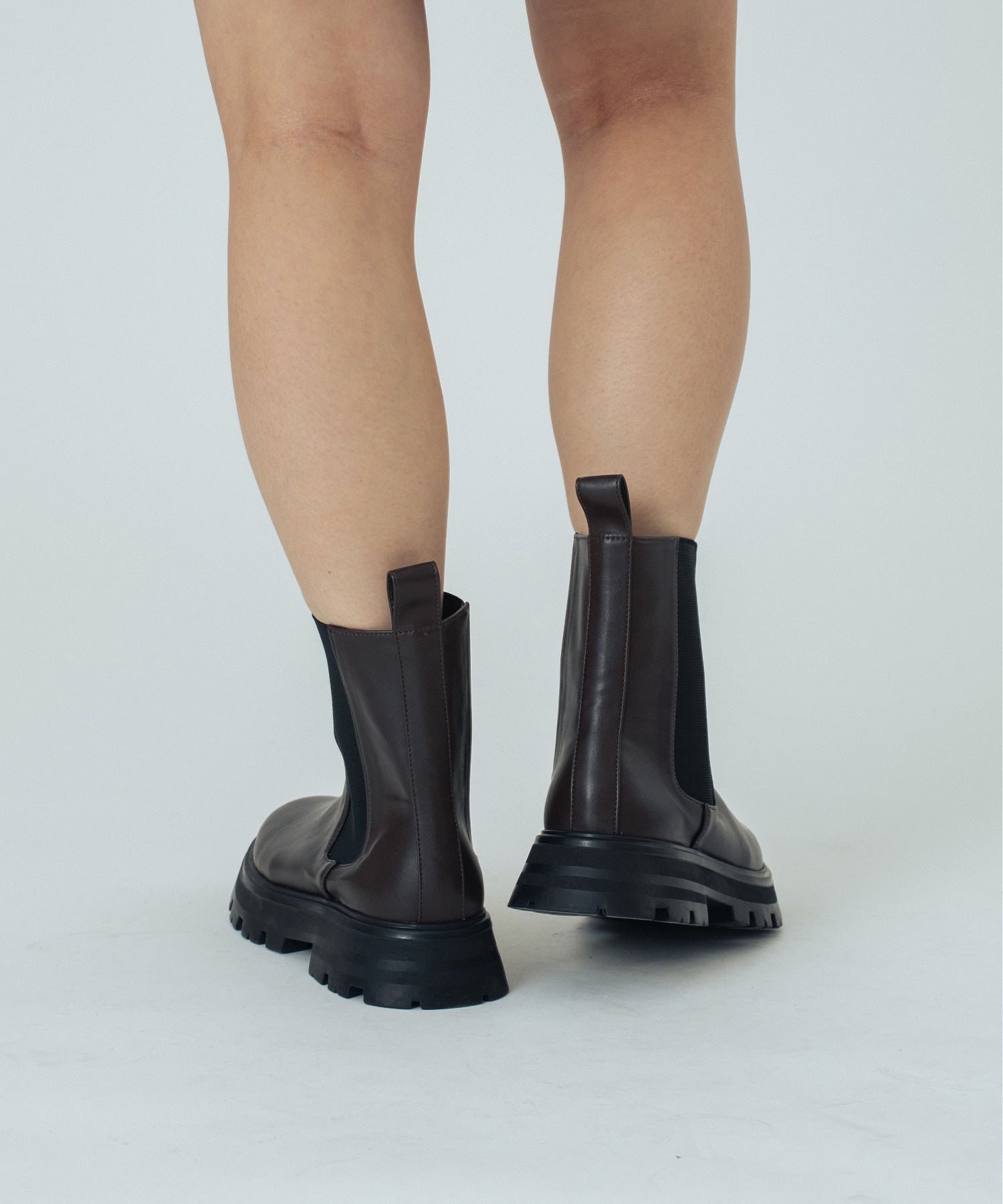 CHELSEA BOOTS