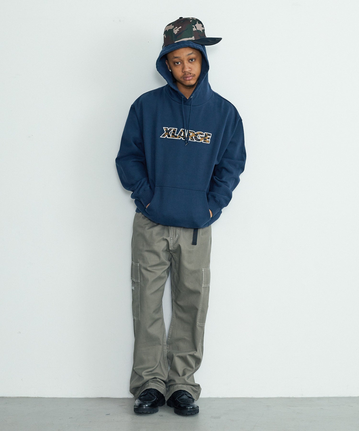 STANDARD LOGO HOODED SWEATSHIRT