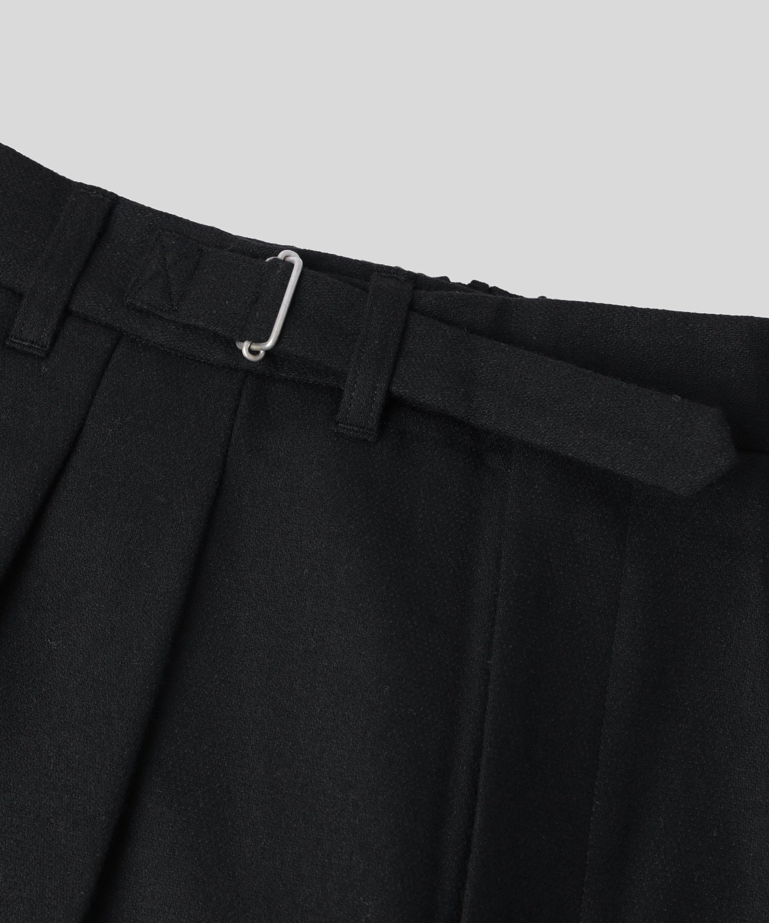 WHITE MOUNTAINEERING/ホワイトマウンテニアリング/2 TUCK TAPERED PANTS WM2673410