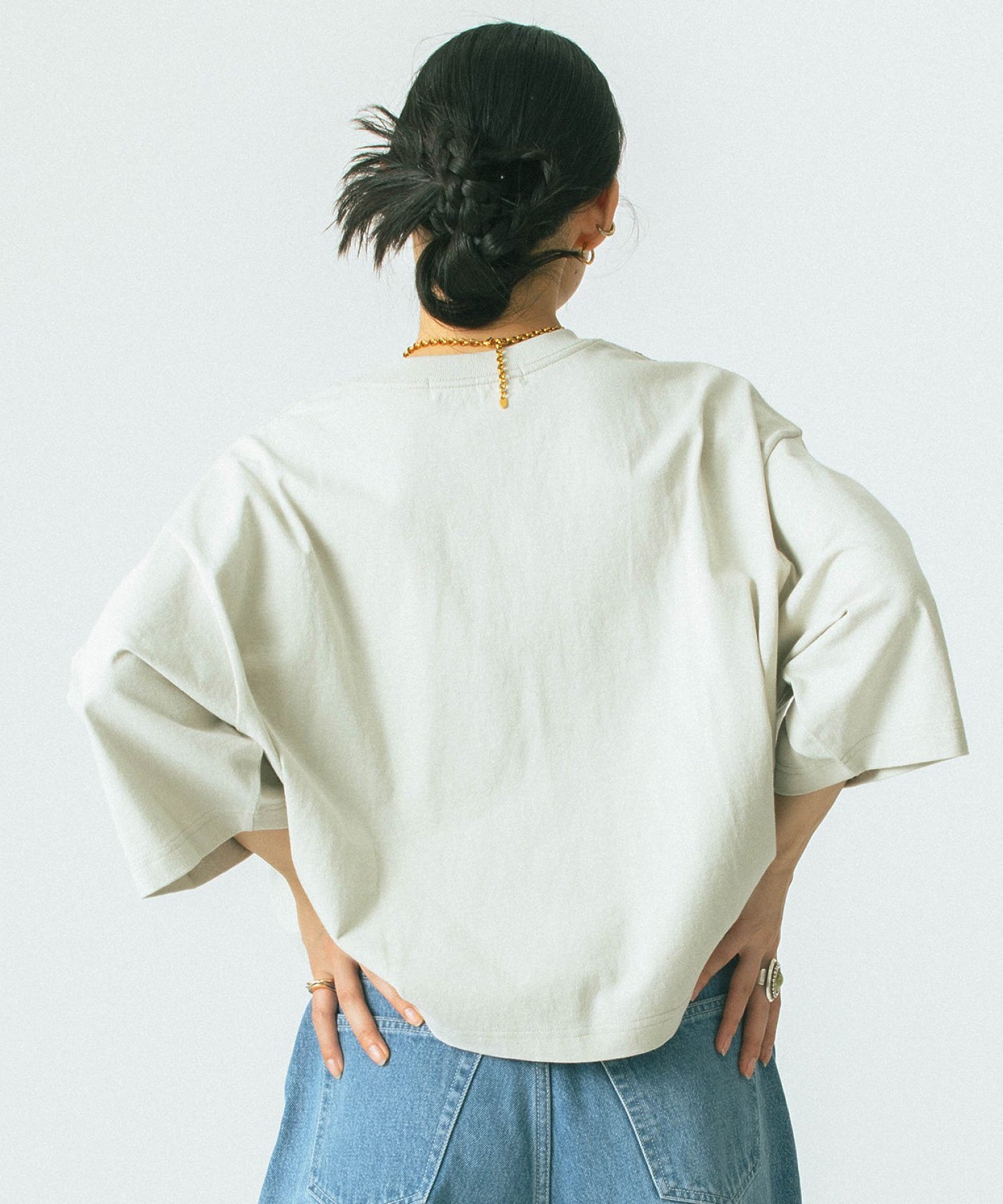 mag.by c/EMBROIDERY H/S TEE