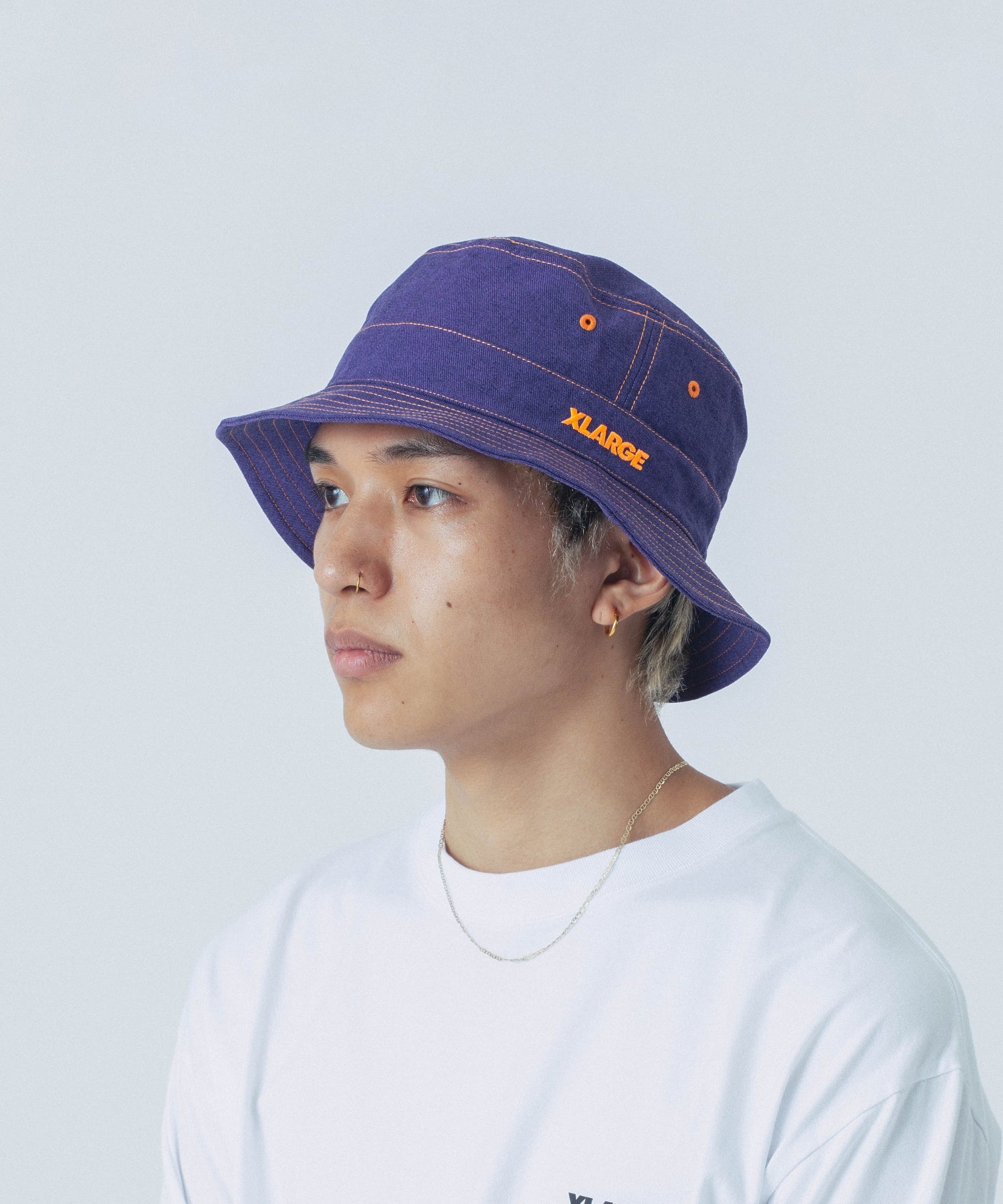 CONTRAST STITCHED BUCKET HAT