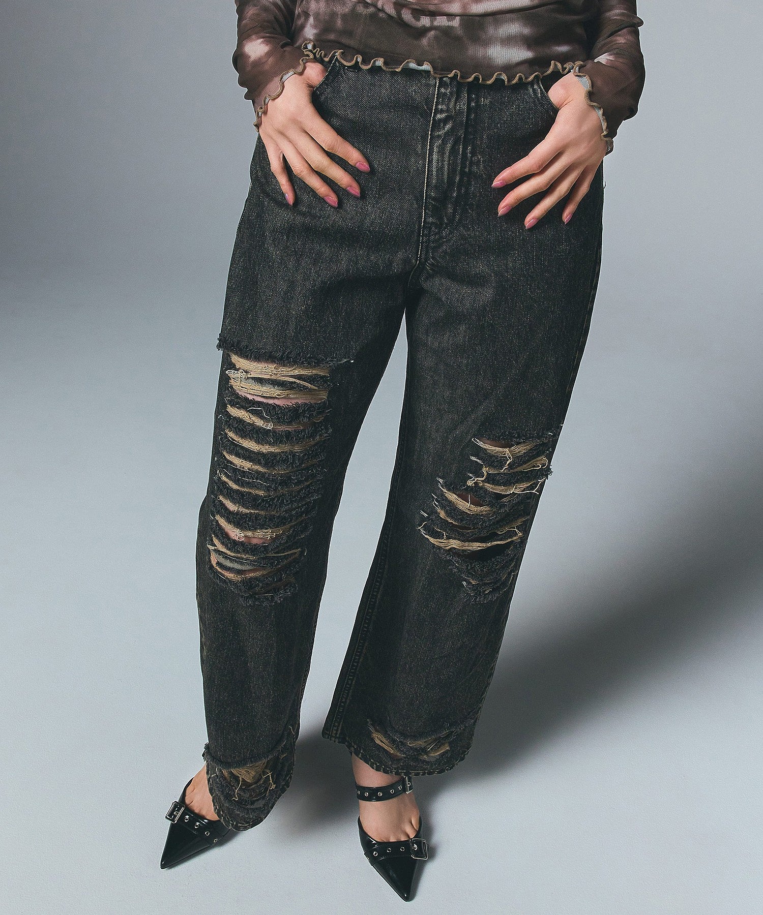 DISTRESSED LOOSE STRAIGHT DENIM PANTS