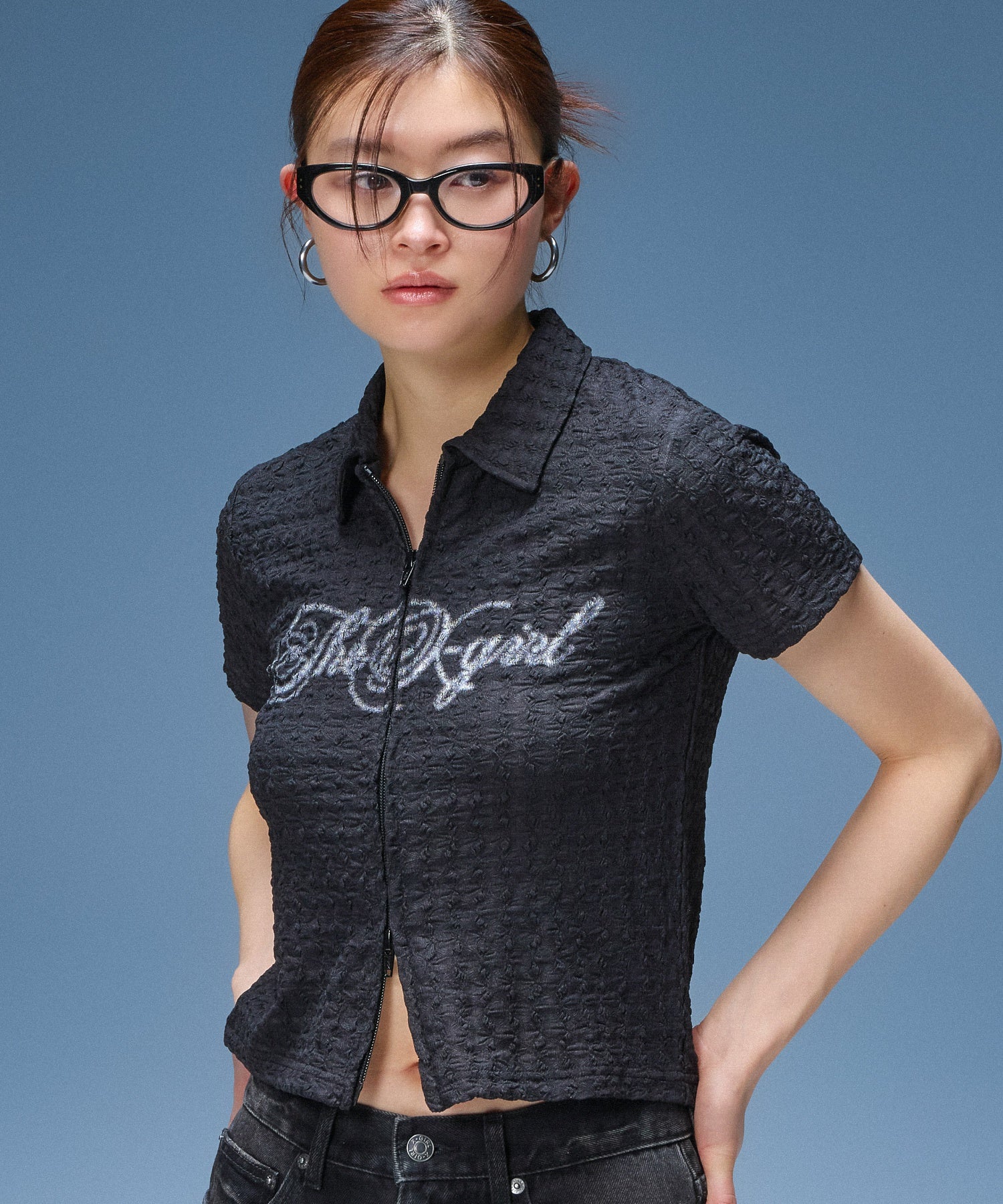 SCRIPT LOGO SHIRRED S/S ZIP UP TOP