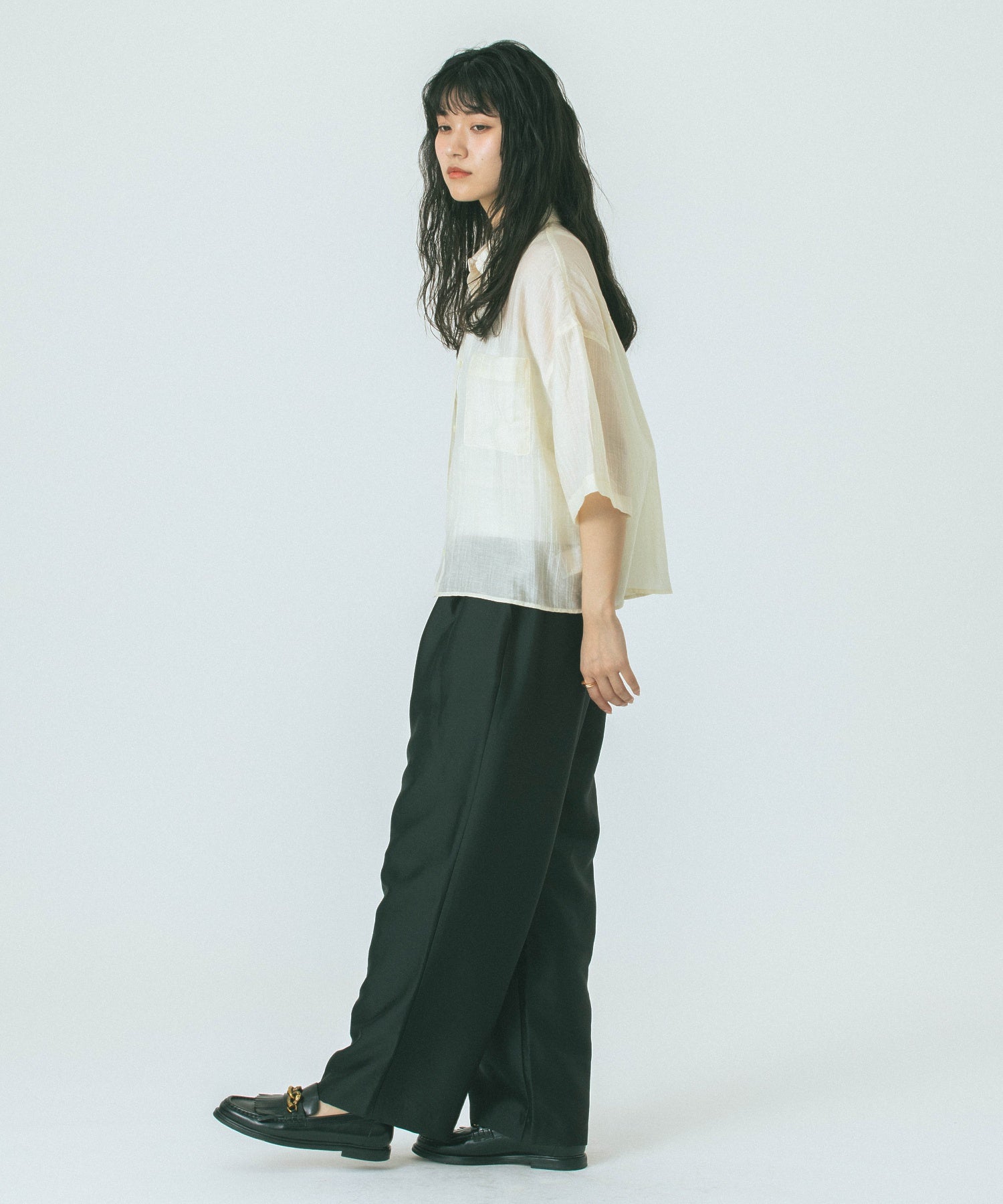 【WEB・一部店舗限定】CROPPED SHIRT