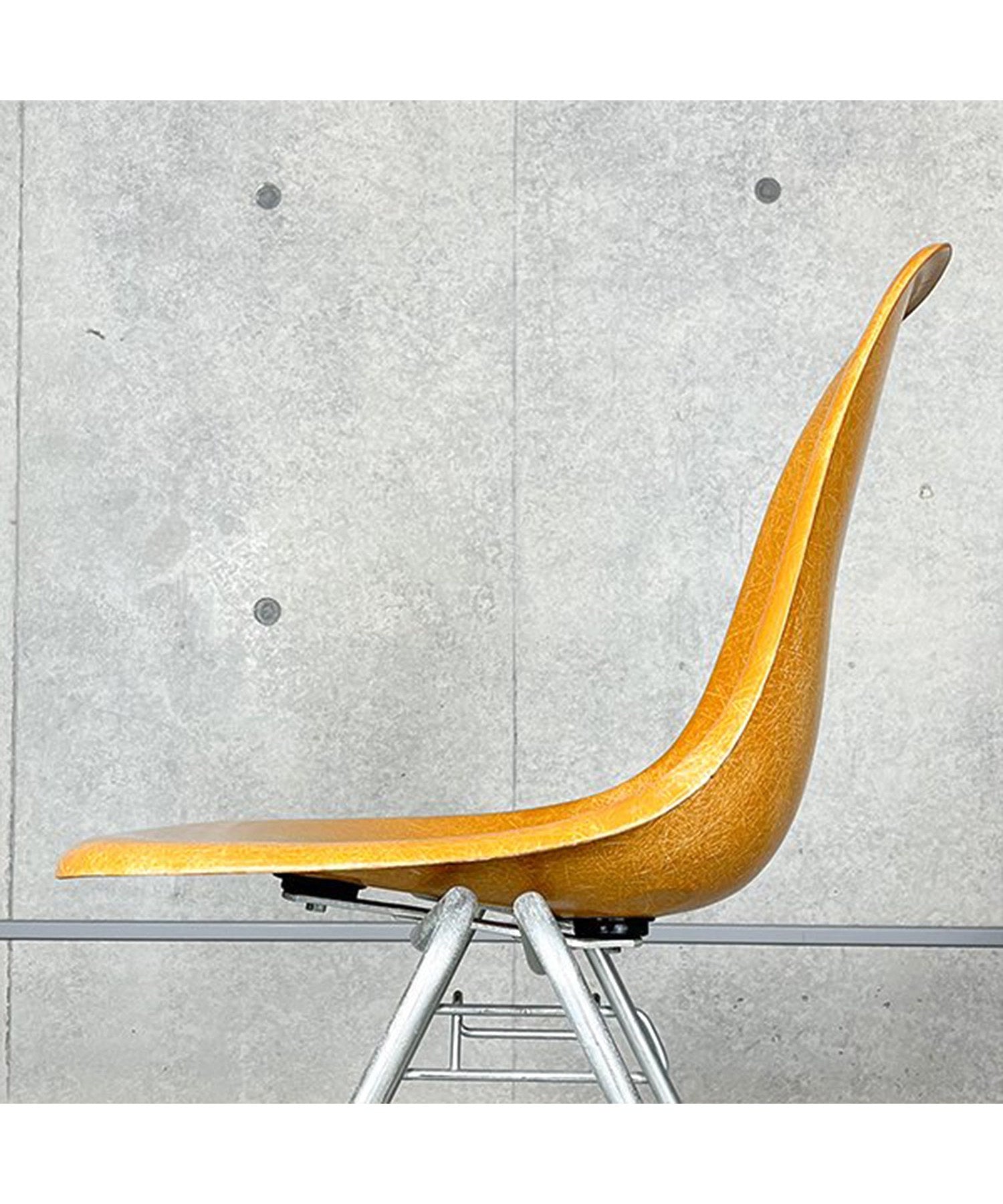 HermanMiller Side Shell / Ochre Dark