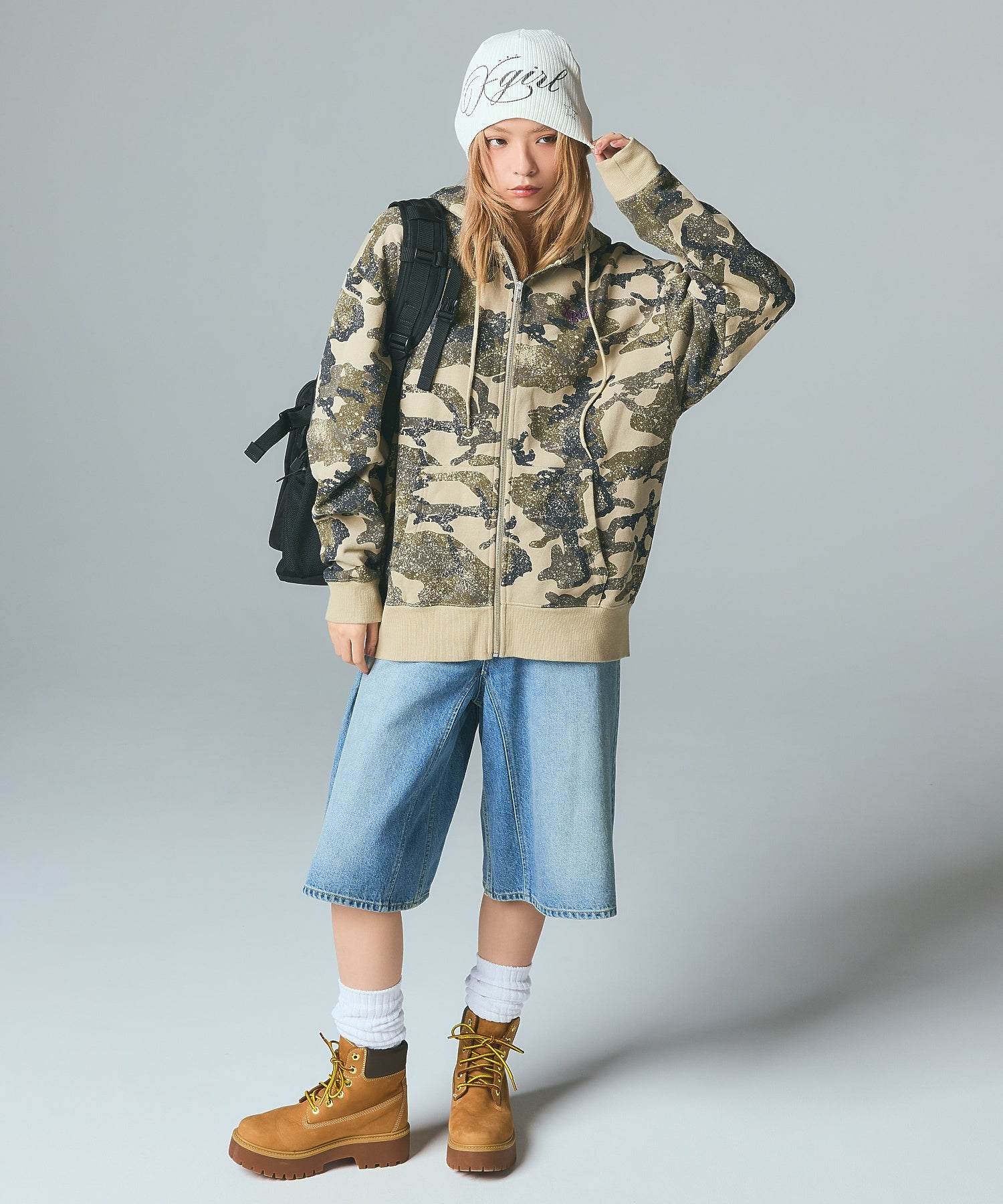 SPRAY LOGO AND STUDDED BEANIE