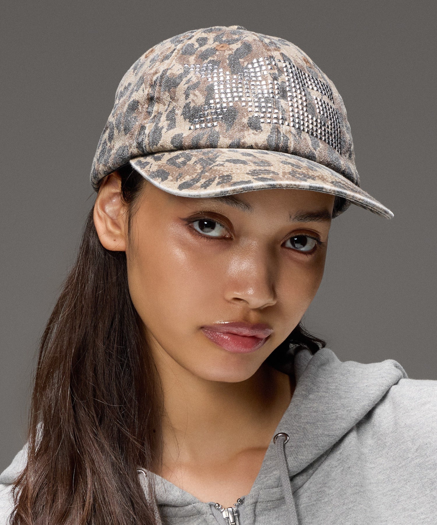 SQUARE STUDDED LOGO 6PANEL CAP