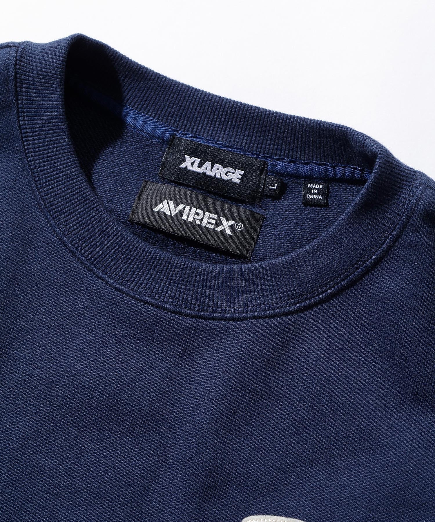 XLARGE × AVIREX CREWNECK SWEAT