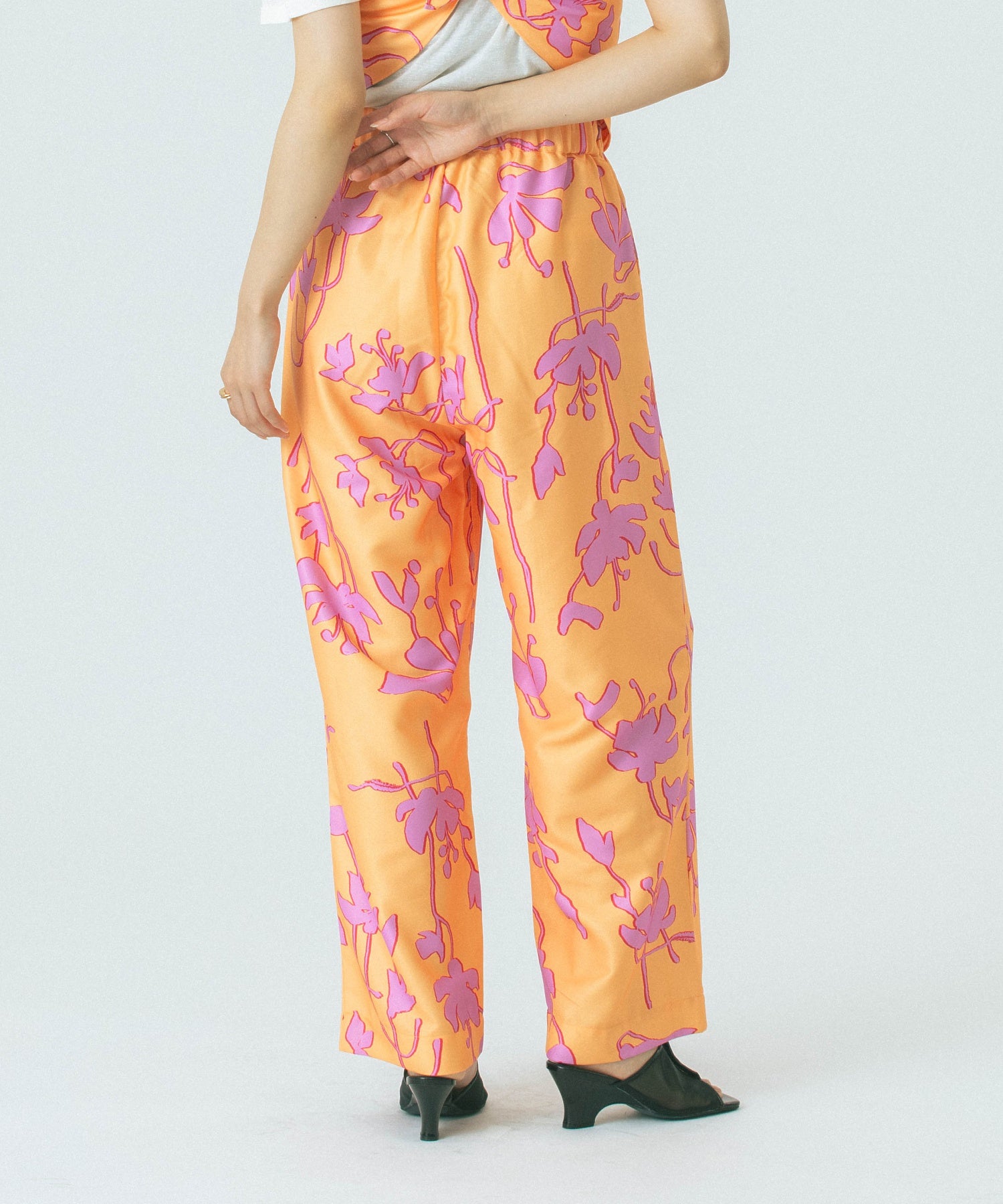 FLOWER PRINT PANTS