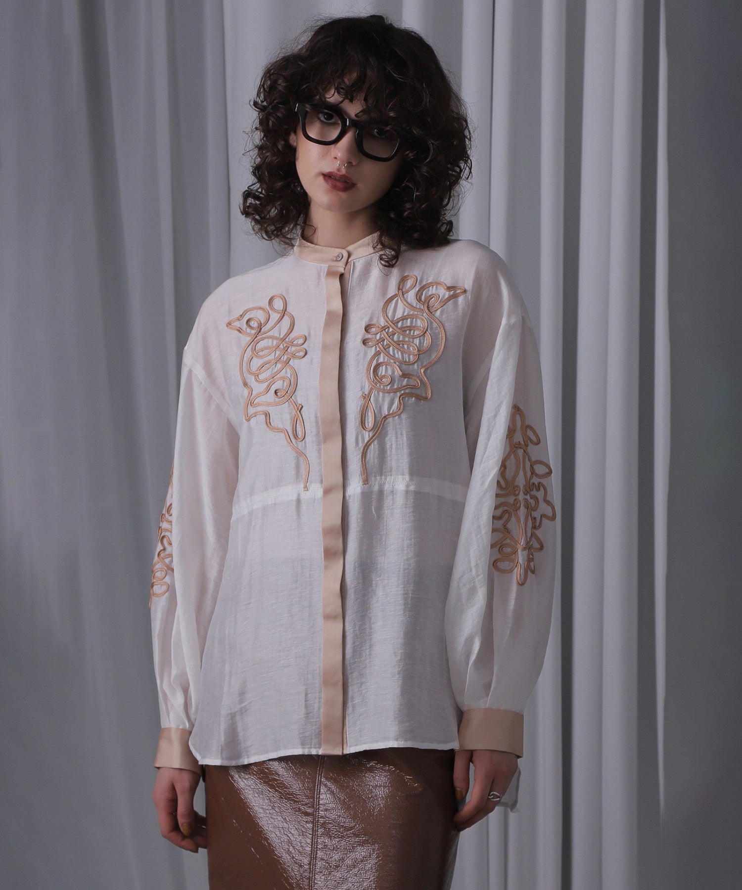 コードエンブロイダリーブラウス