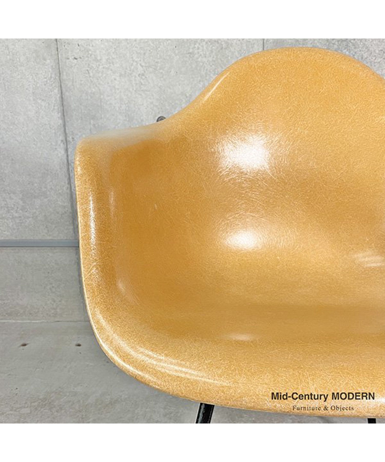 HermanMiller Arm Shell / Ochre Light