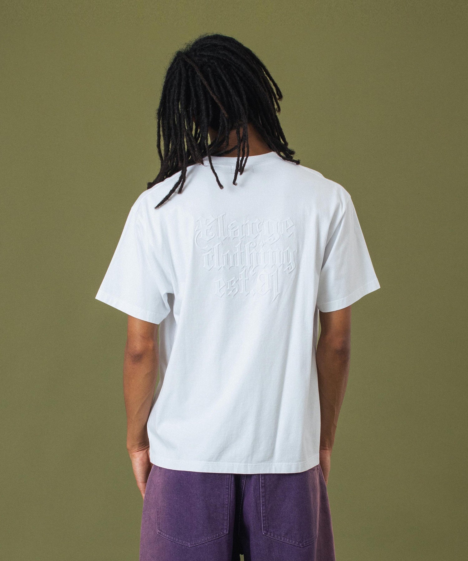 EMBOSSED OLD ENGLISH S/S TEE