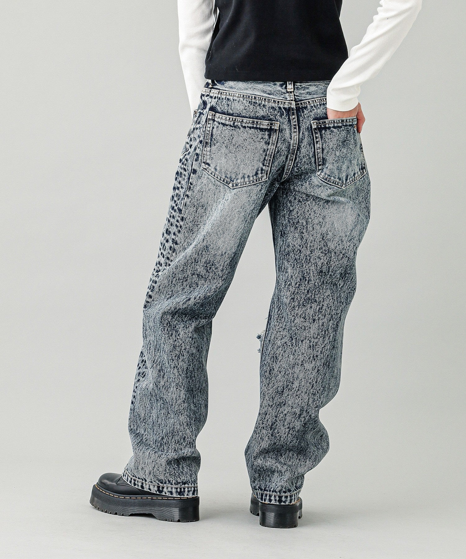 DISTRESSED LOOSE FIT DENIM PANTS