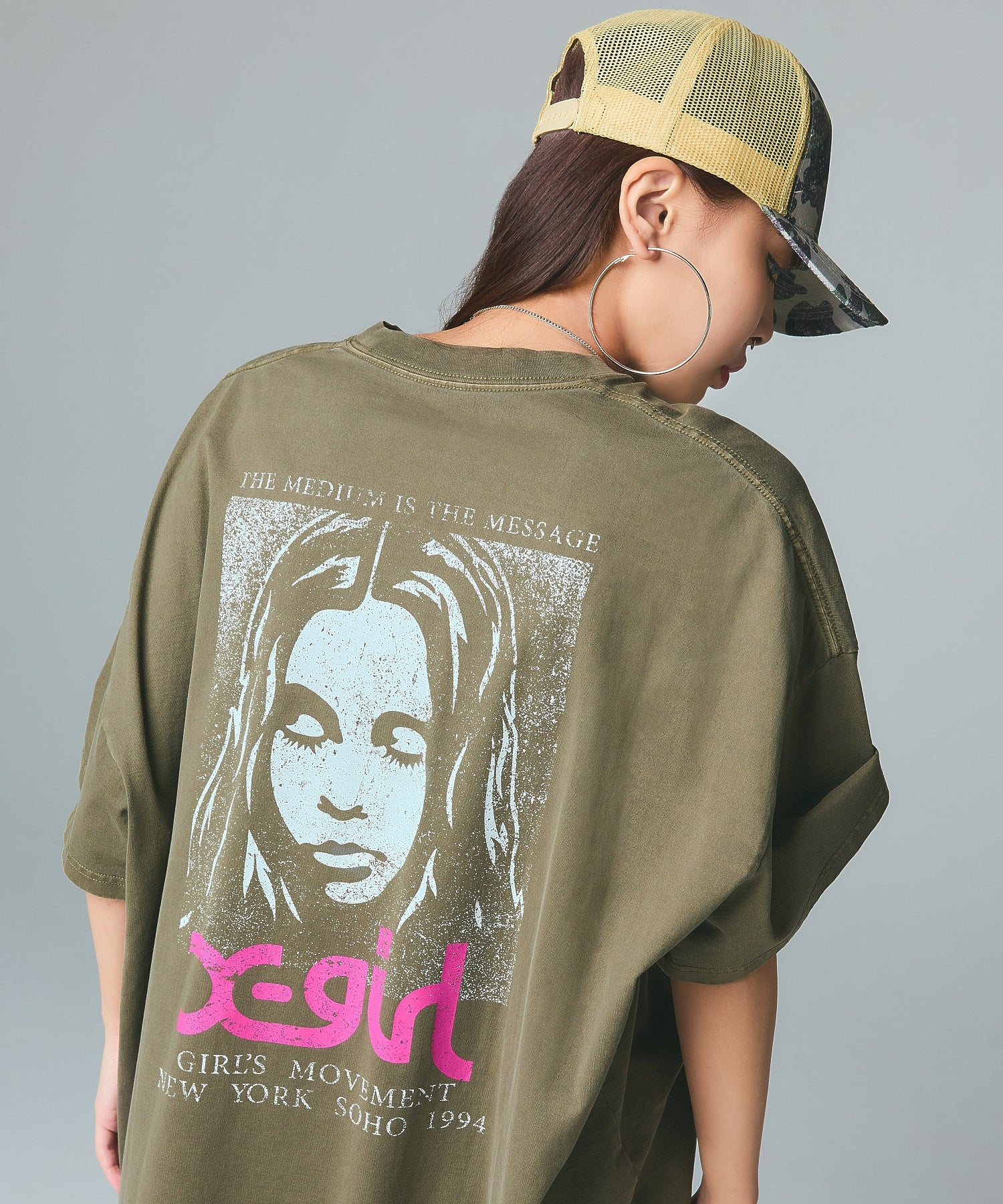 SIDE SCRIPT LOGO TRUCKER CAP