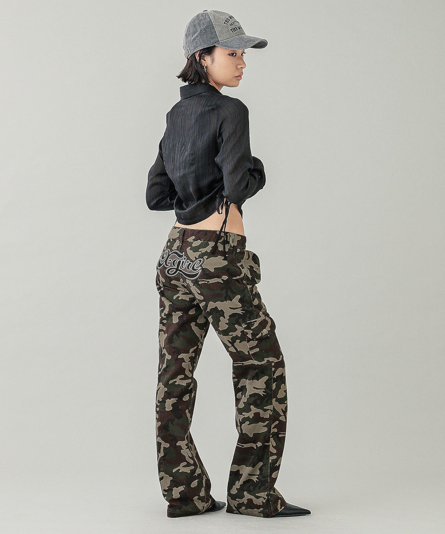 LOW RISE HIP LOGO PANTS