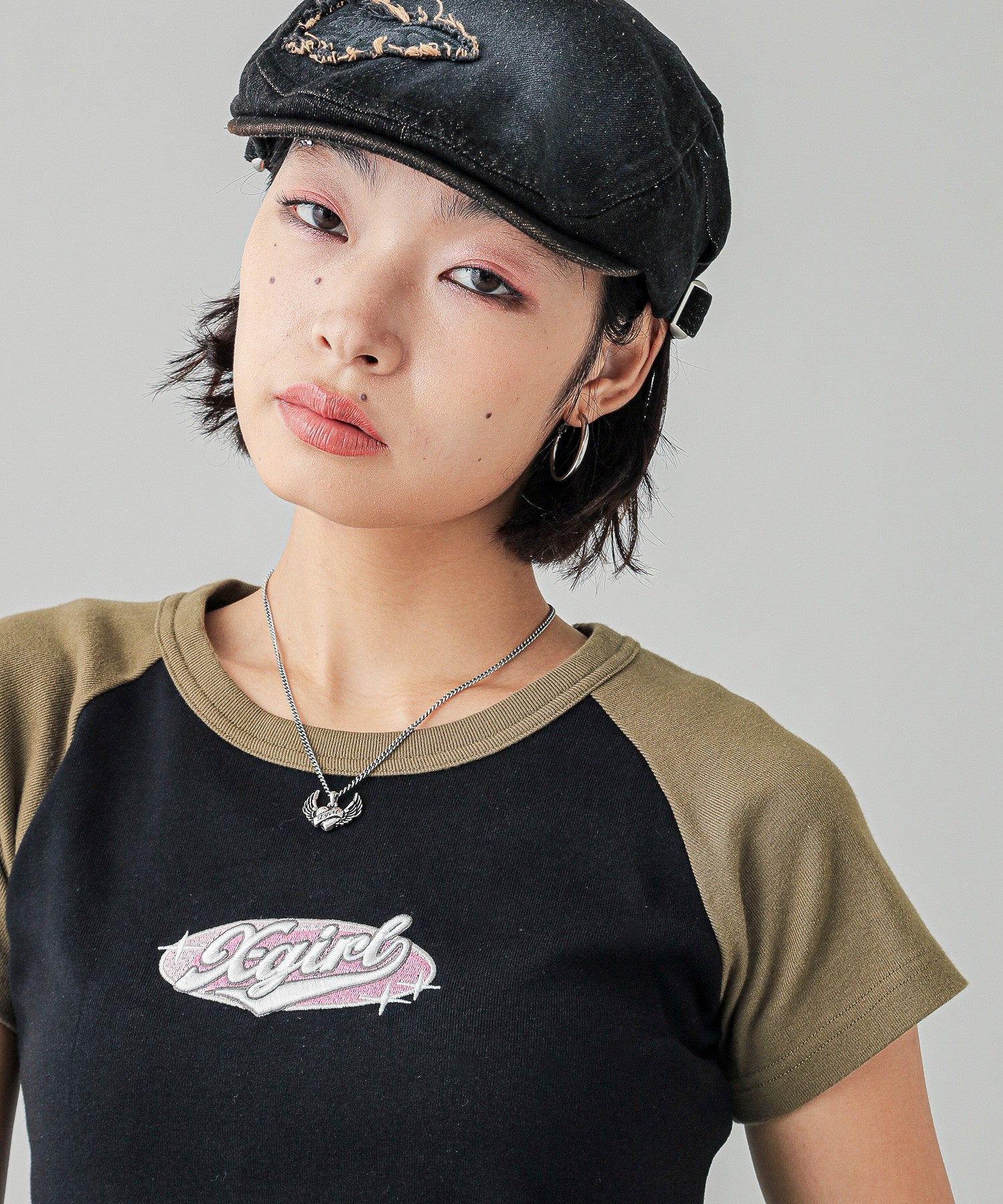 OVAL LOGO EMBROIDERY RAGLAN S/S BABY TEE