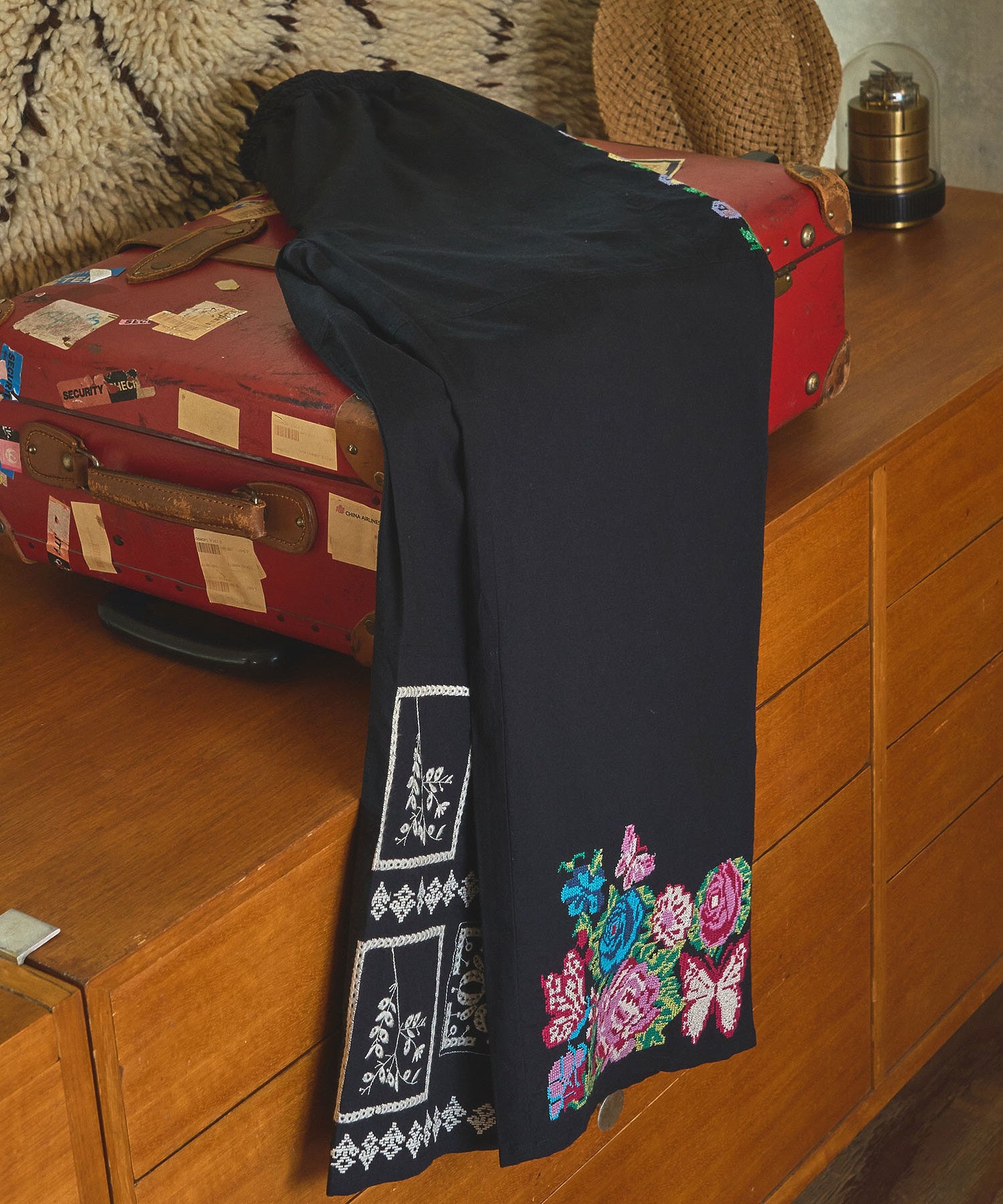FLOWER EMBROIDARY EASY PANTS