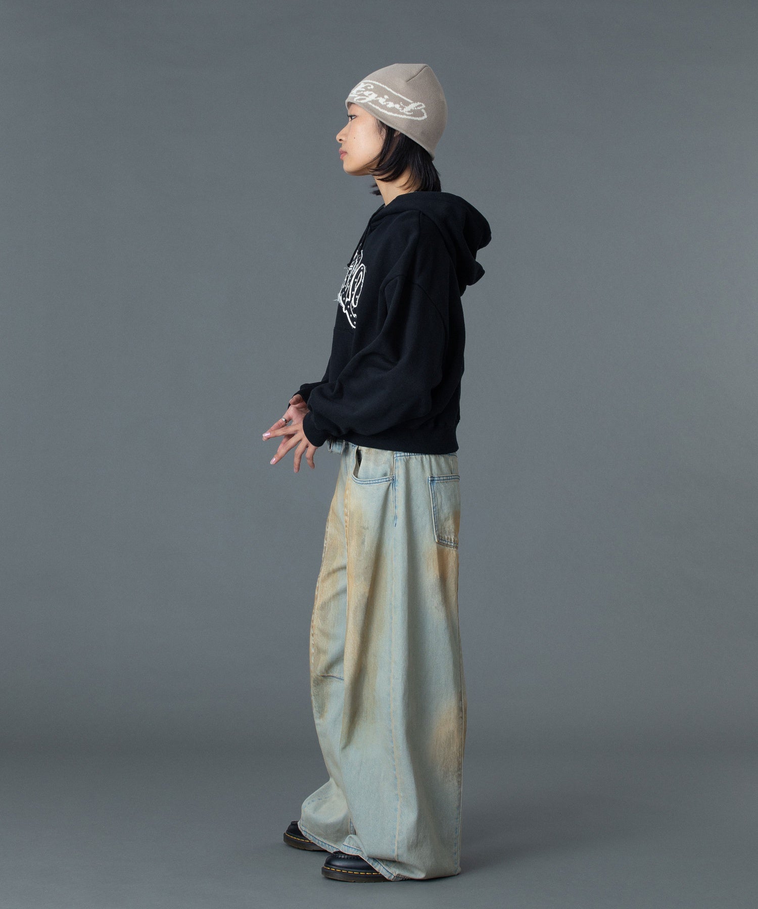 FADED FACE LABEL WIDE BAGGY DENIM PANTS