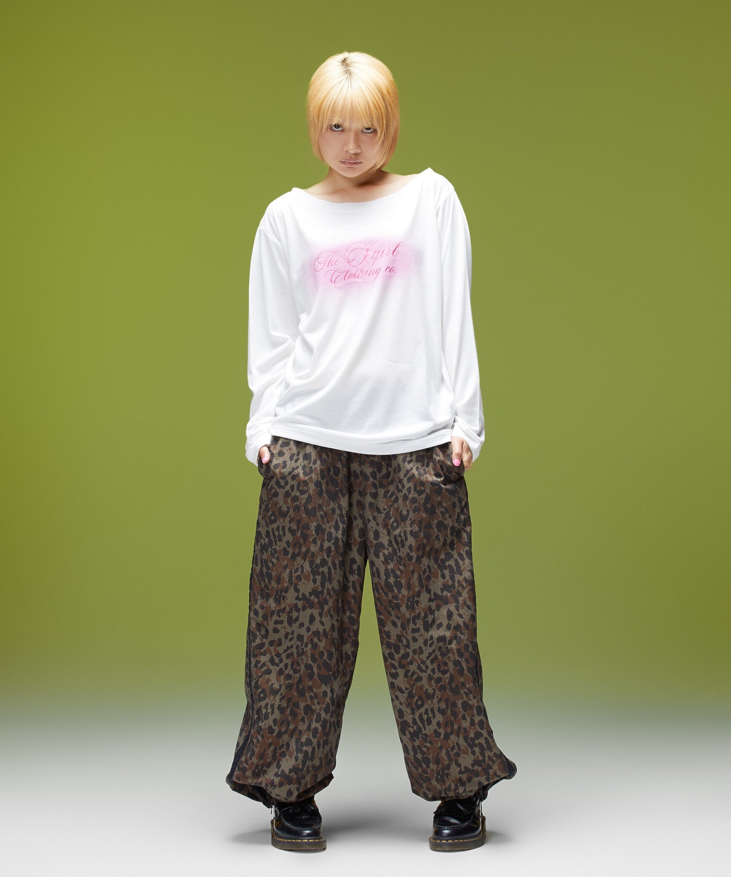 FACE LABEL LOOSE FIT TRAINING PANTS