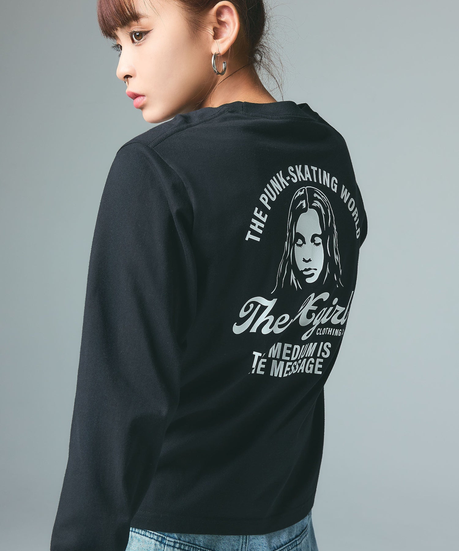 ARCH LOGO AND FACE L/S TEE