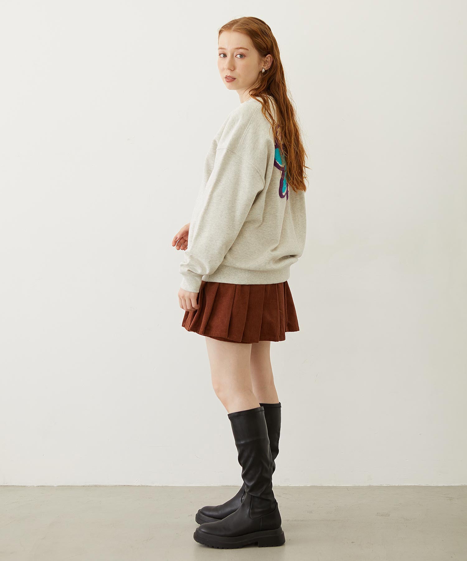 FLOWER LOGO CHENILLE EMBROIDERY SWEAT TOP
