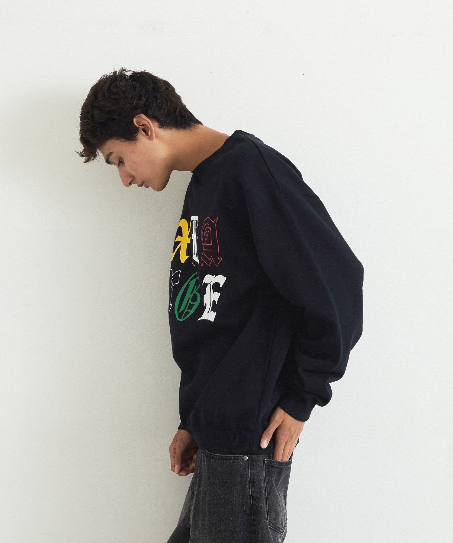 OLD ENGLISH CREWNECK SWEATSHIRT