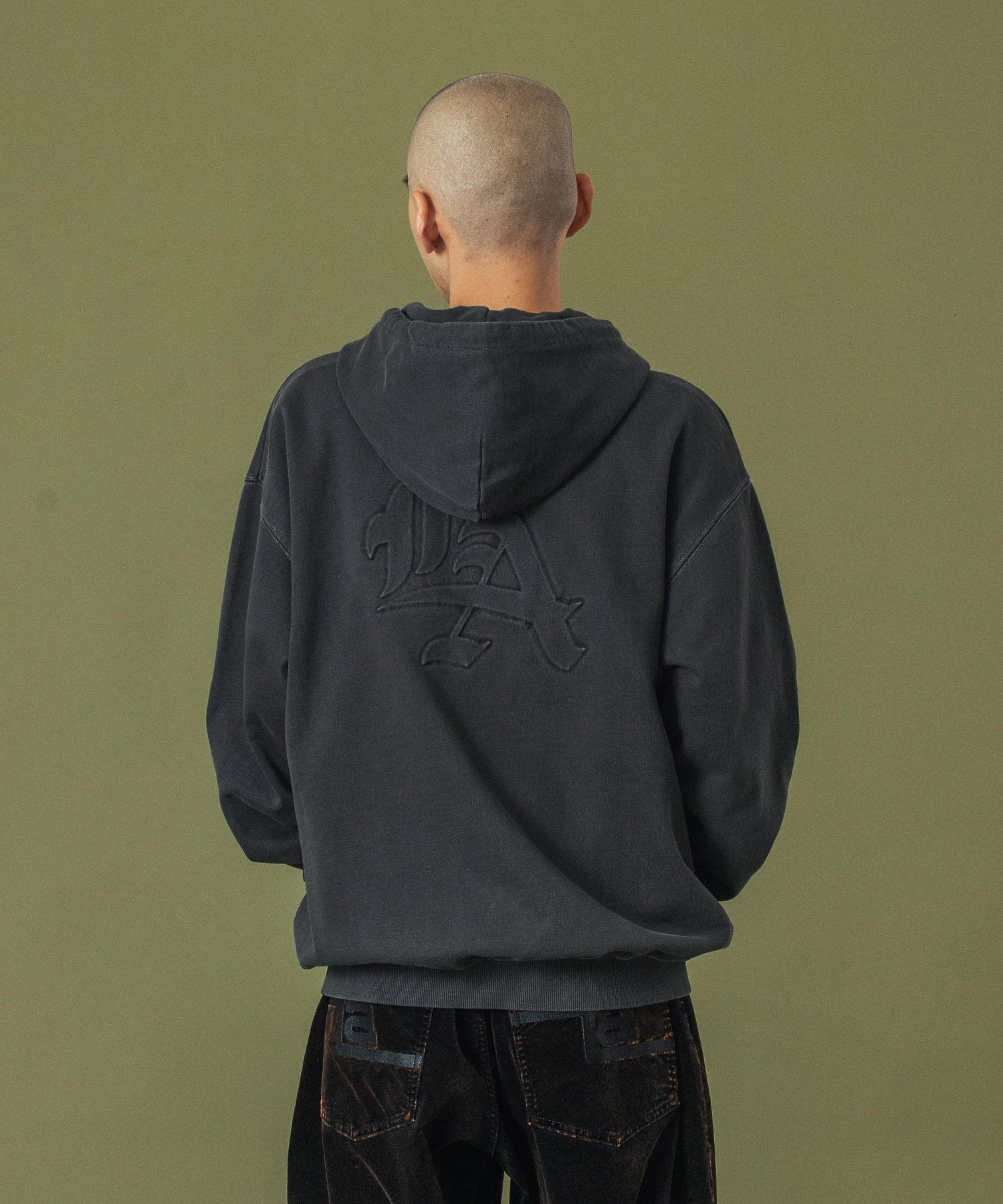 PIGMENT DYED EMBOSS LOGO ZIP HOODED SWEAT