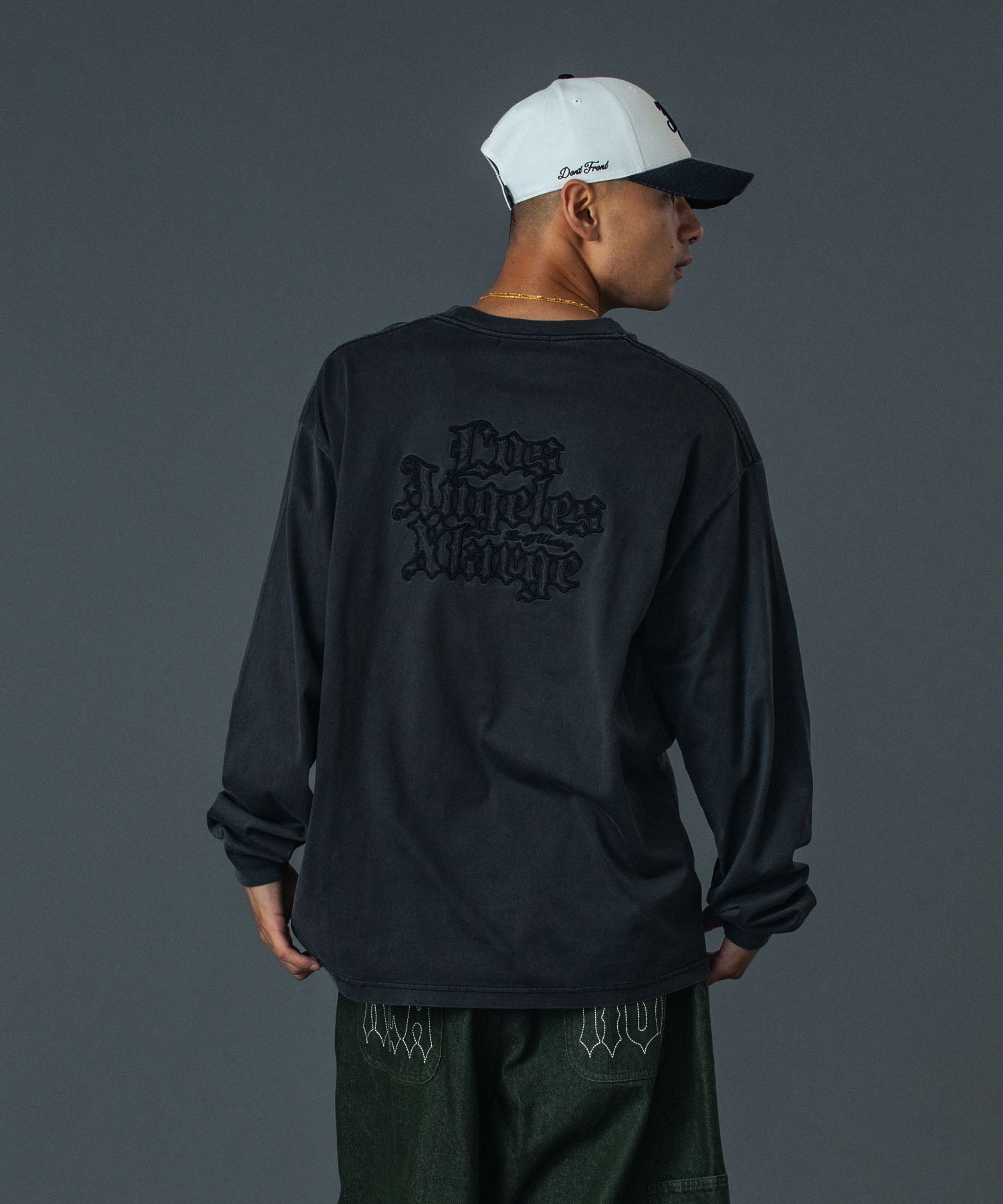 PATCHED OLD ENGLISH L/S TEE